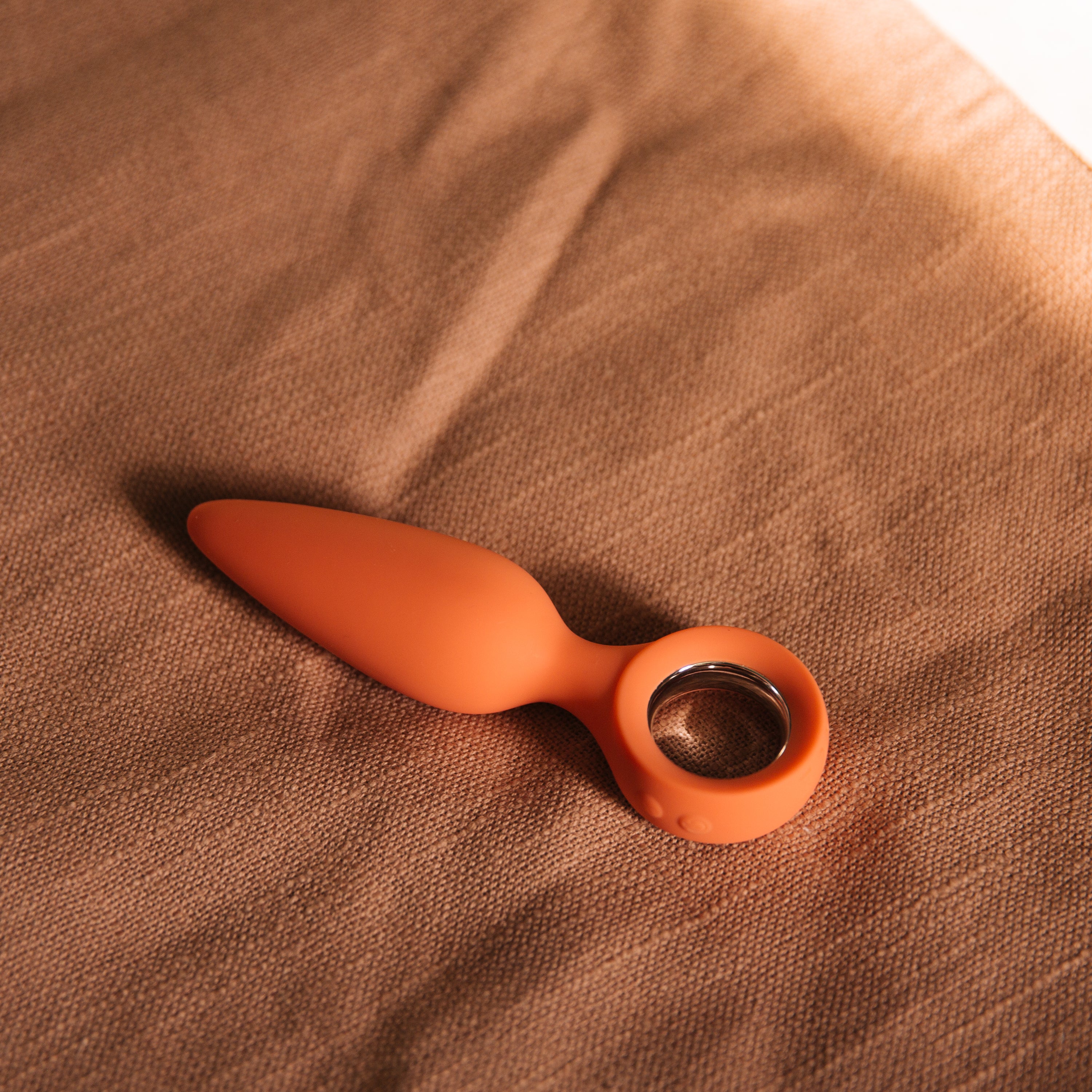 Cheeky Vibrating Butt Plug Orville, sleek design in soft silicone, showcasing its smooth surface and USB charging port.