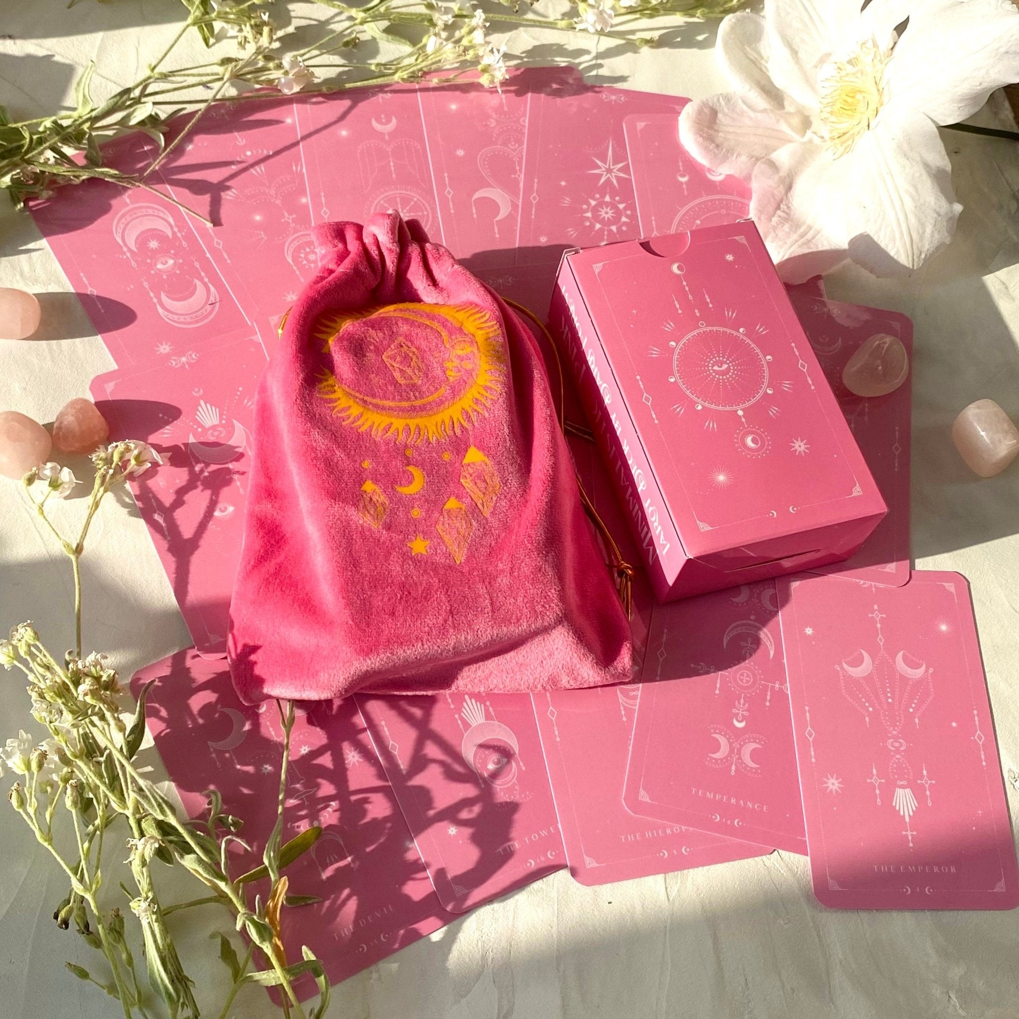 Set Pink Tarot Bag made of soft velvet with a matching pink tarot cloth for card spreads, ideal for tarot enthusiasts.