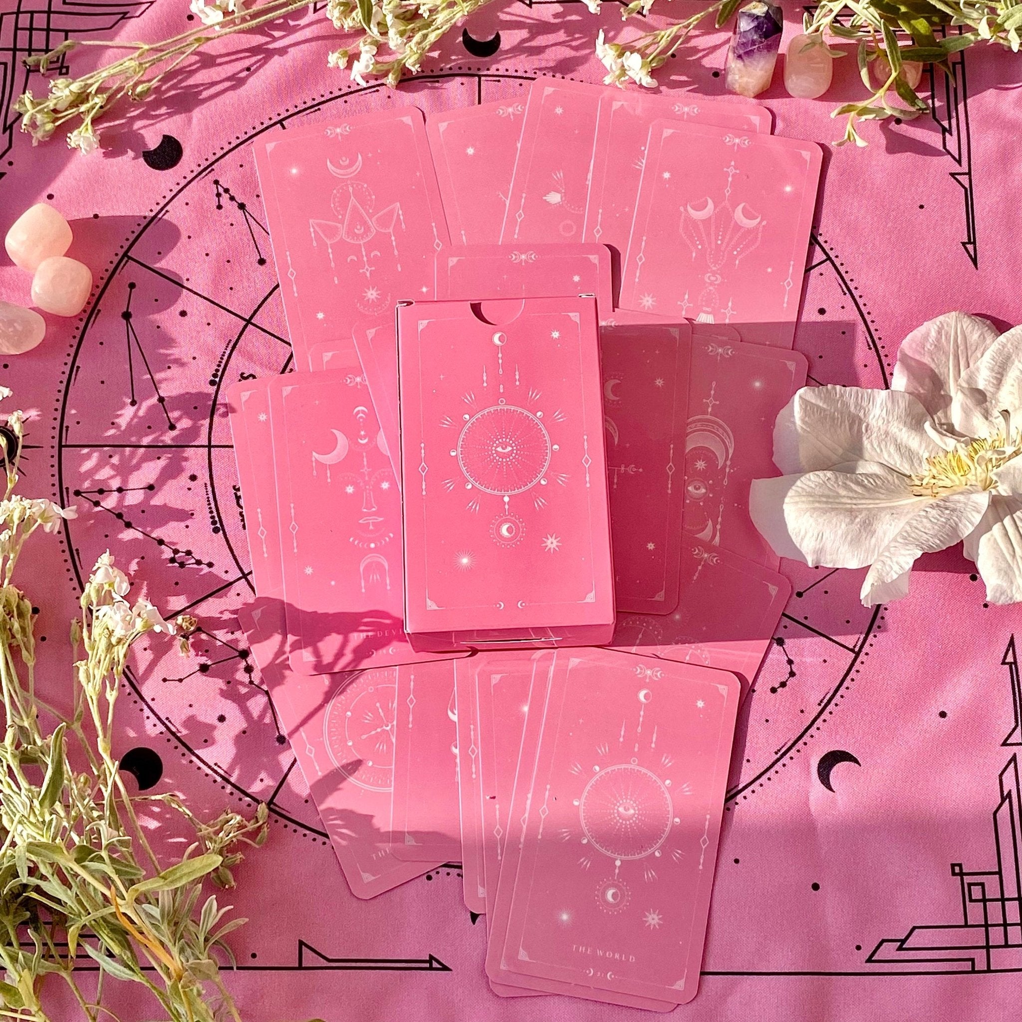 Set Pink Tarot Bag made of soft velvet with a matching pink tarot cloth for card spreads, ideal for tarot enthusiasts.