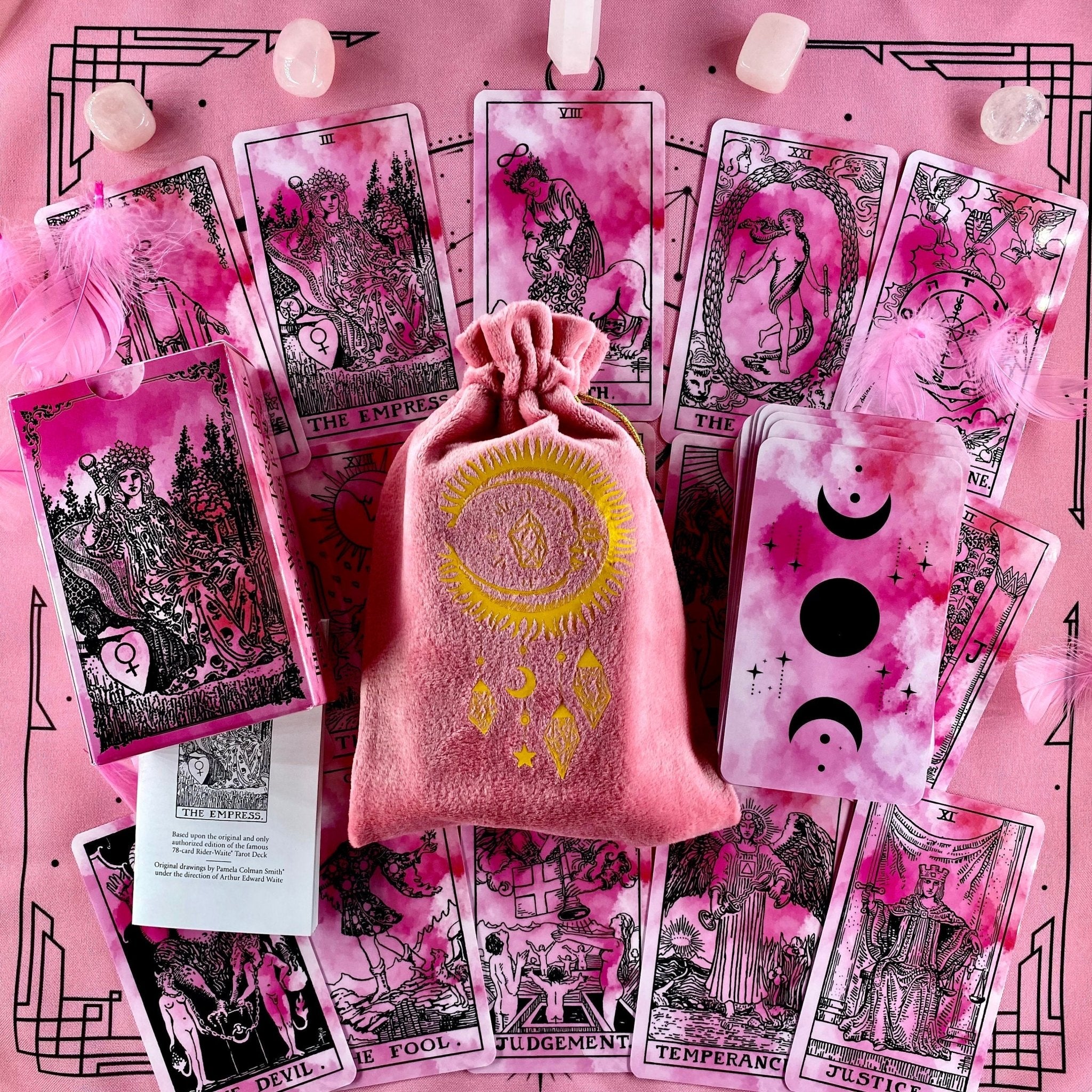 Set Pink Tarot Bag made of soft velvet with a matching pink tarot cloth for card spreads, ideal for tarot enthusiasts.