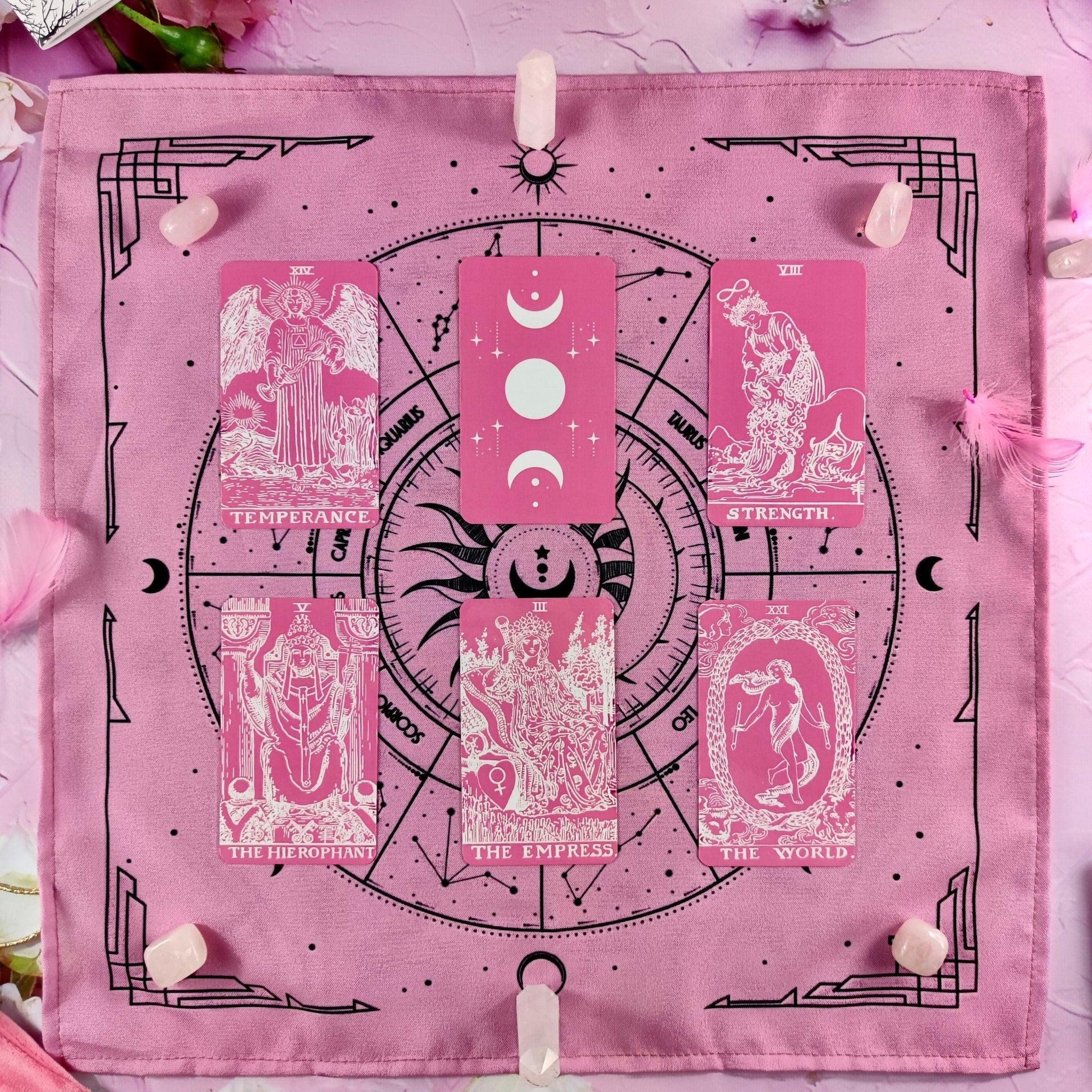 Set Pink Tarot Bag made of soft velvet with a matching pink tarot cloth for card spreads, ideal for tarot enthusiasts.