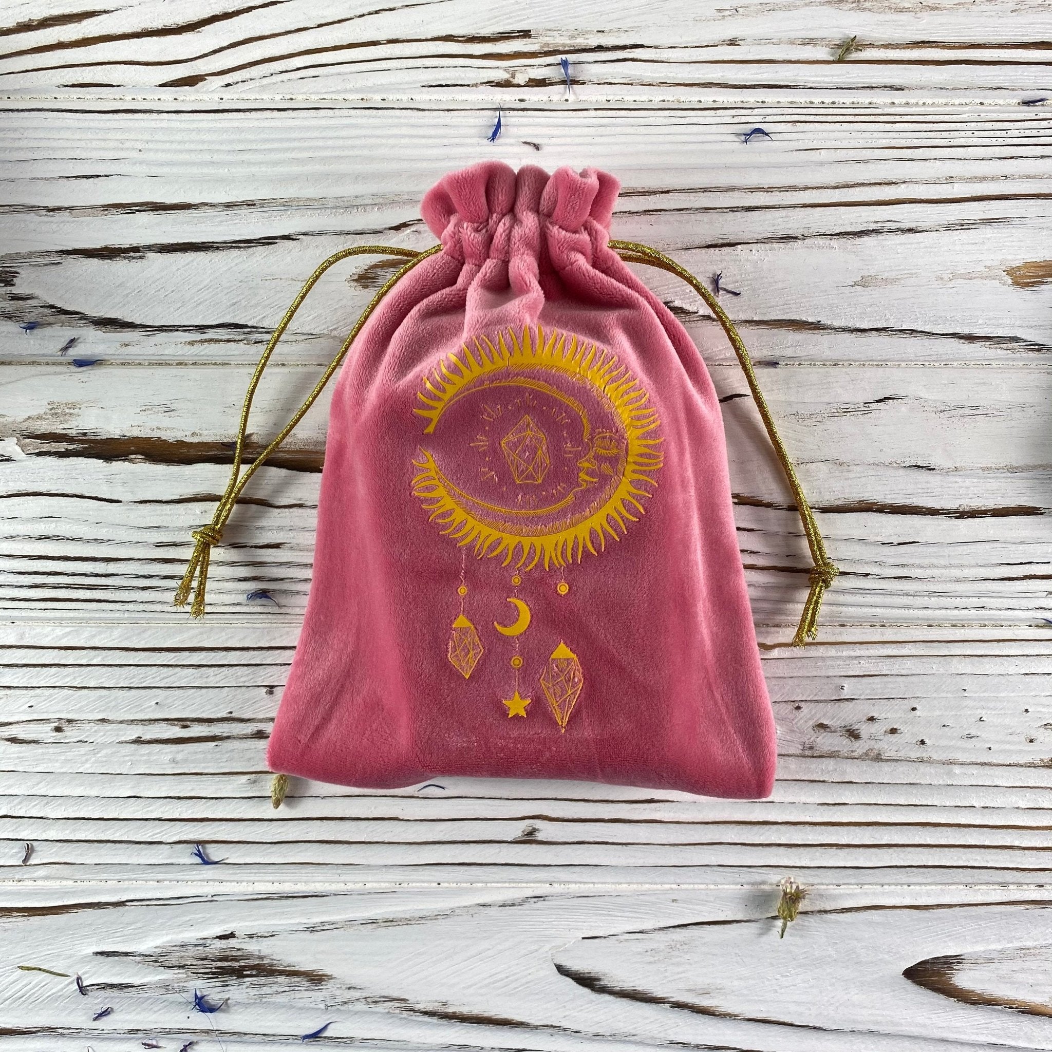 A soft pink velvet bag designed for tarot cards, featuring a durable construction and elegant appearance, perfect for tarot enthusiasts.