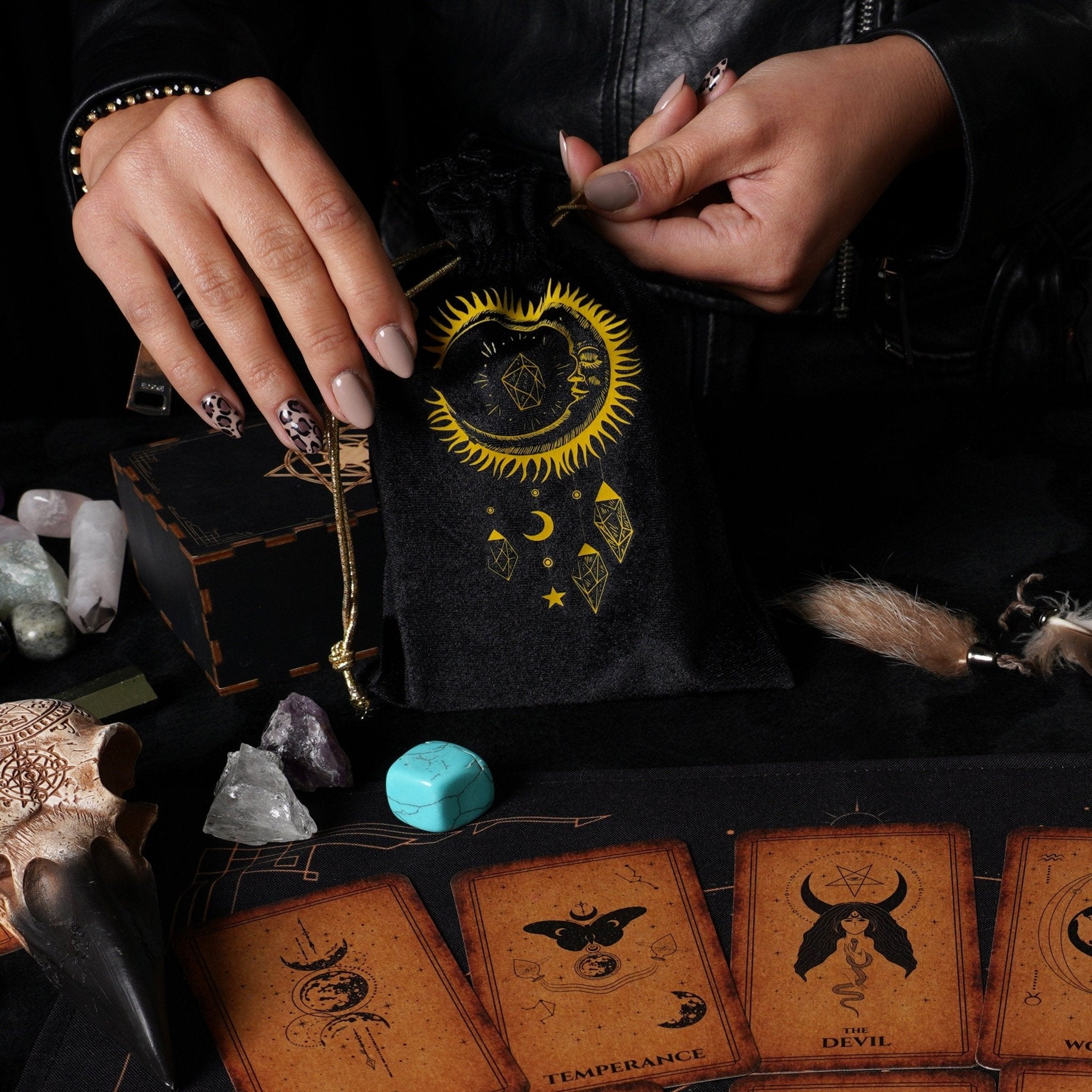 Luxurious black and gold velvet tarot cards bag, designed for protection and style, featuring soft fabric and elegant accents.