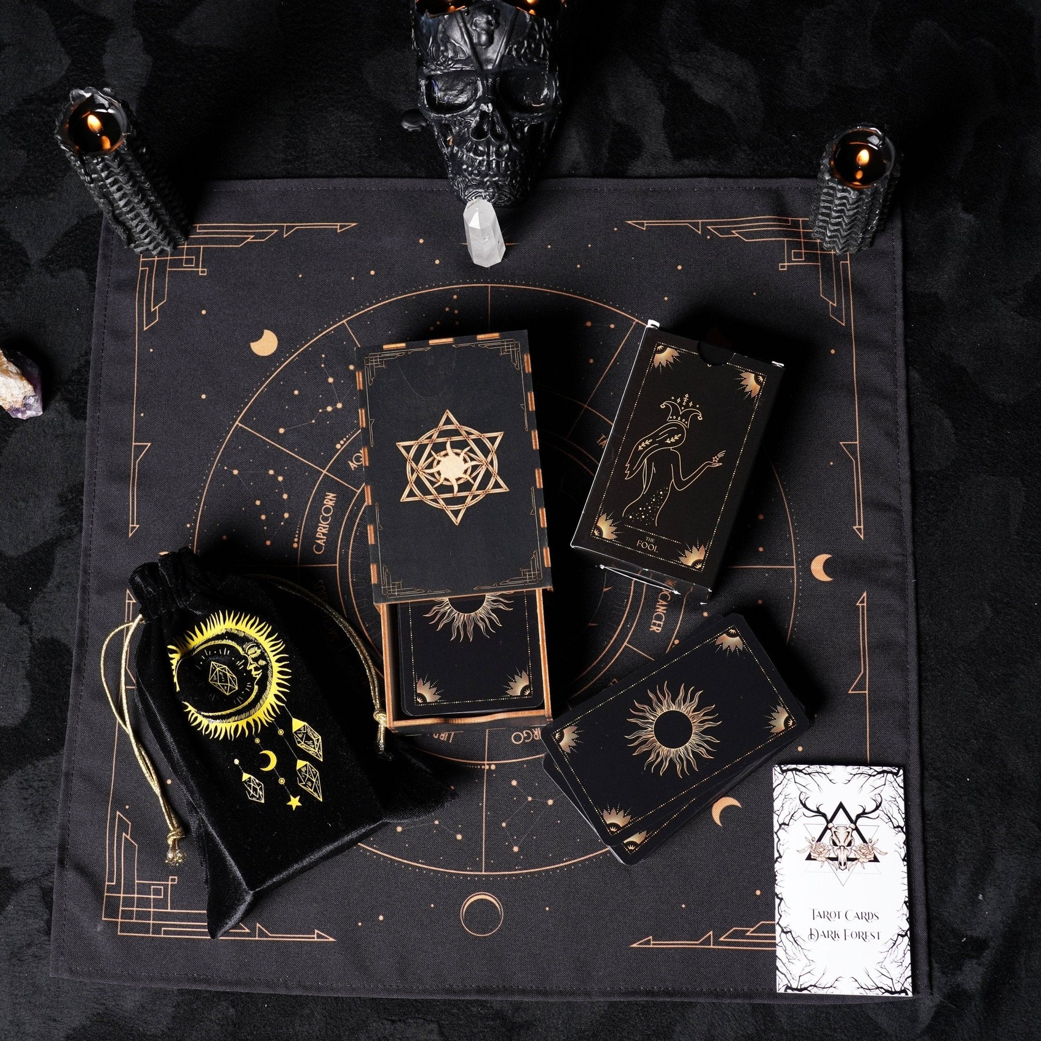 Luxurious black and gold velvet tarot cards bag, designed for protection and style, featuring soft fabric and elegant accents.