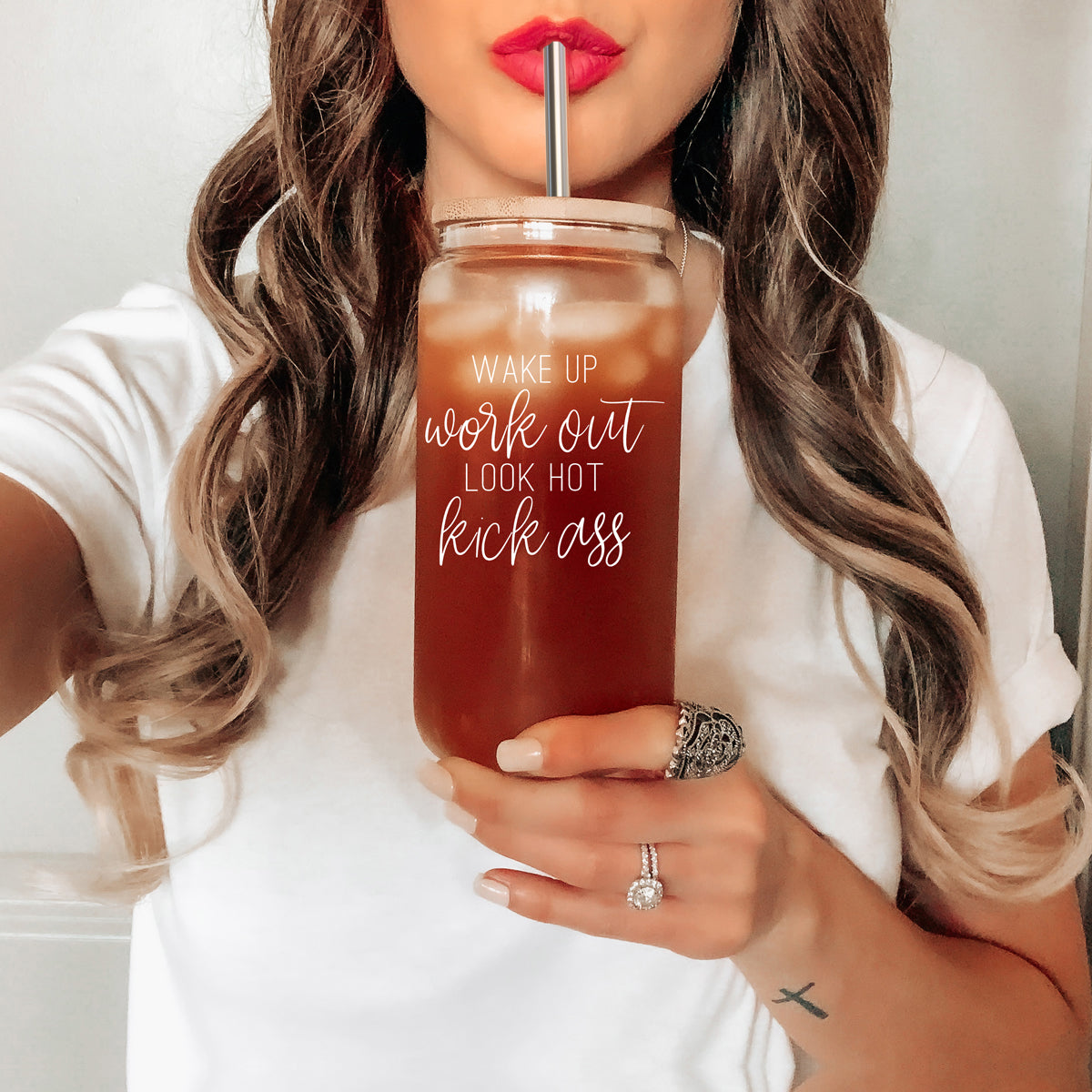 Wake Up Look Hot Set featuring stylish glass cups with bamboo lids and stainless steel straws, perfect for hot and cold beverages.