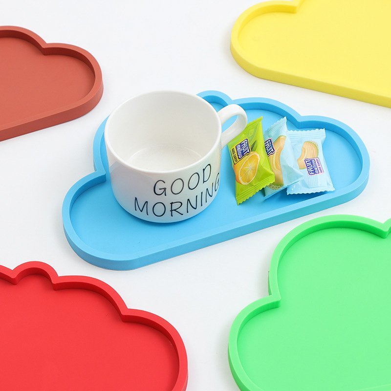 Cloud-shaped trays with mug.