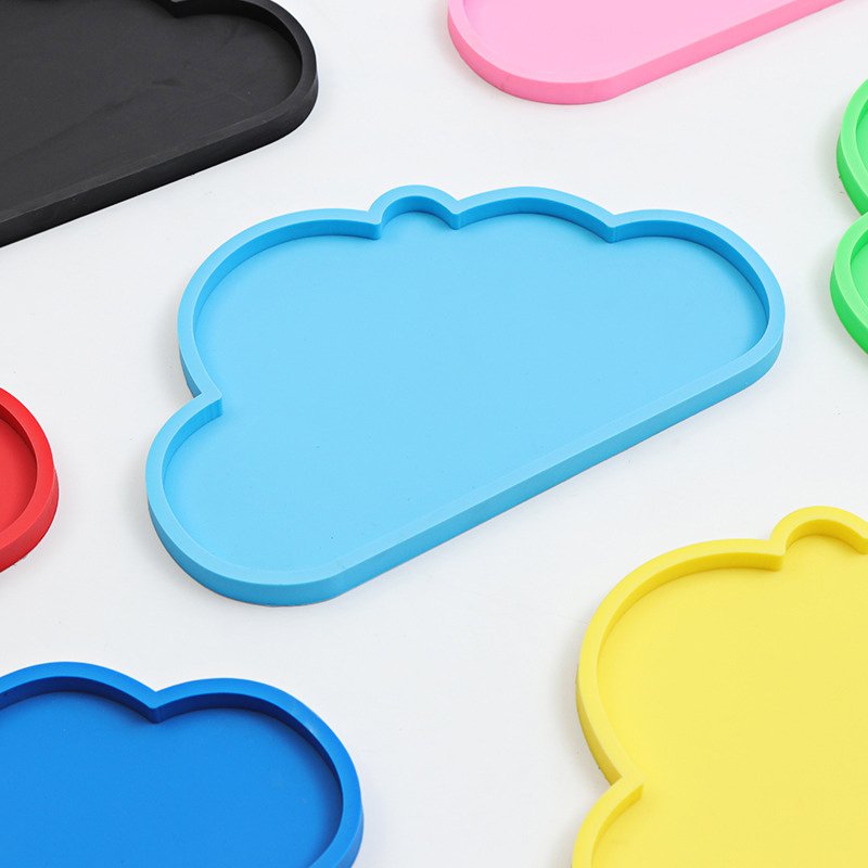 Cloud-shaped colorful silicone trays.