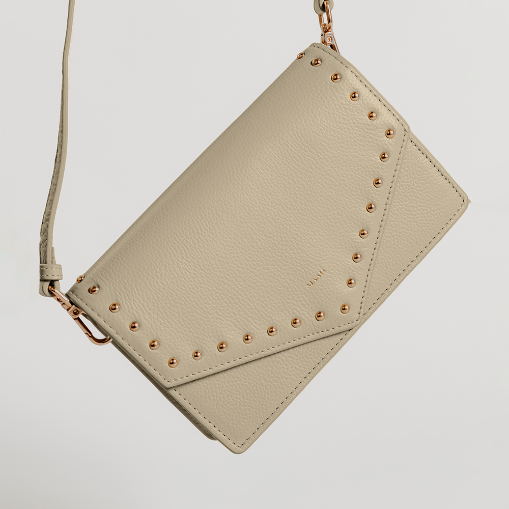 Match Grey Studs Crossbody bag made of smooth pebble leather with adjustable strap and interior cardholder.