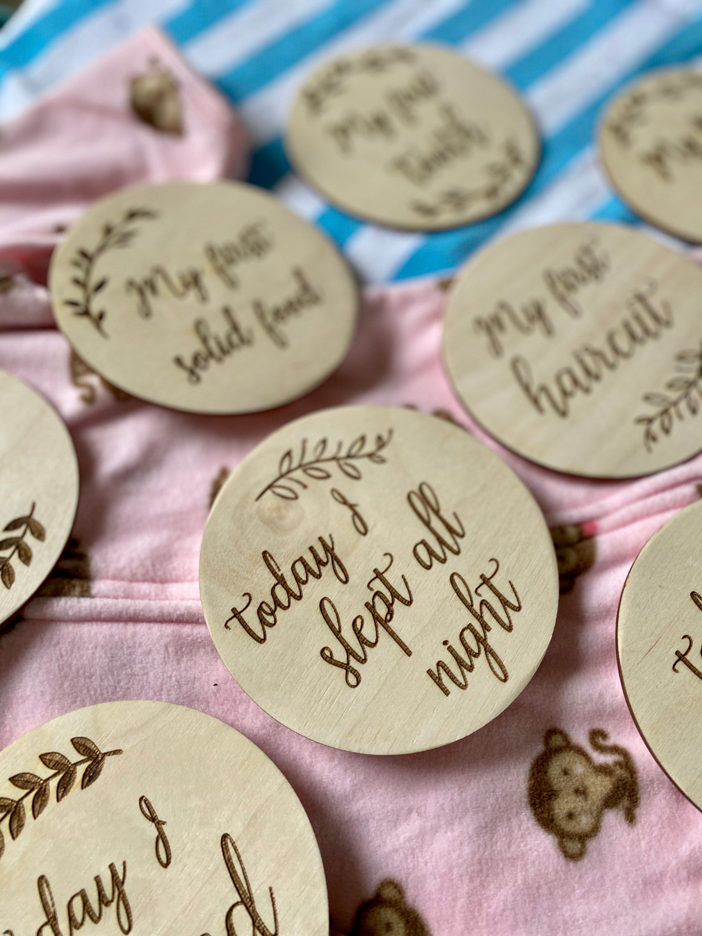 A set of 16 wooden milestone cards for babies, beautifully engraved on Birch wood, displayed in a Kraft box.