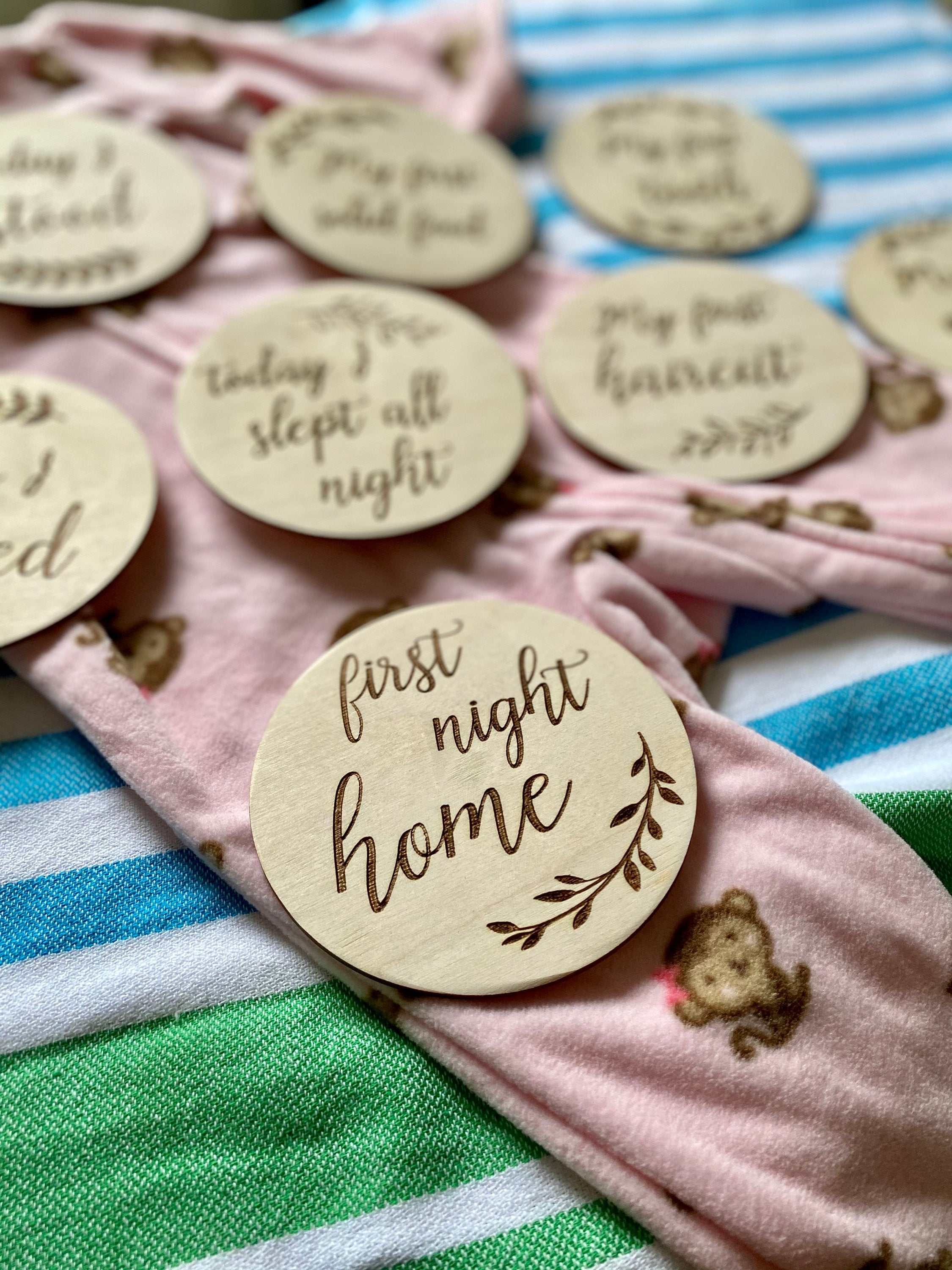 A set of 16 wooden milestone cards for babies, beautifully engraved on Birch wood, displayed in a Kraft box.