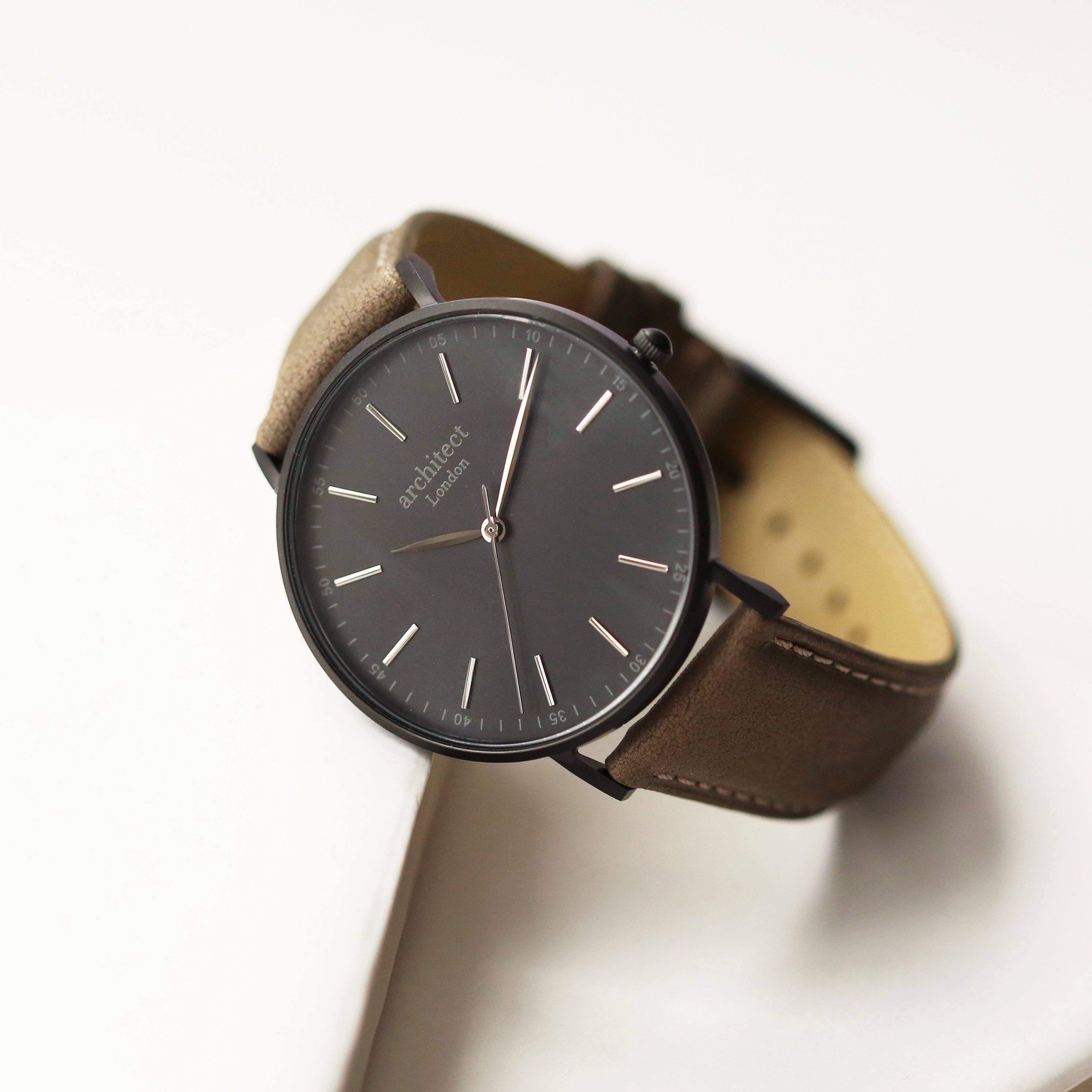 Modern Font Engraving Men's Minimalist Watch with Urban Grey Strap, featuring a sleek stainless steel case and genuine leather band.