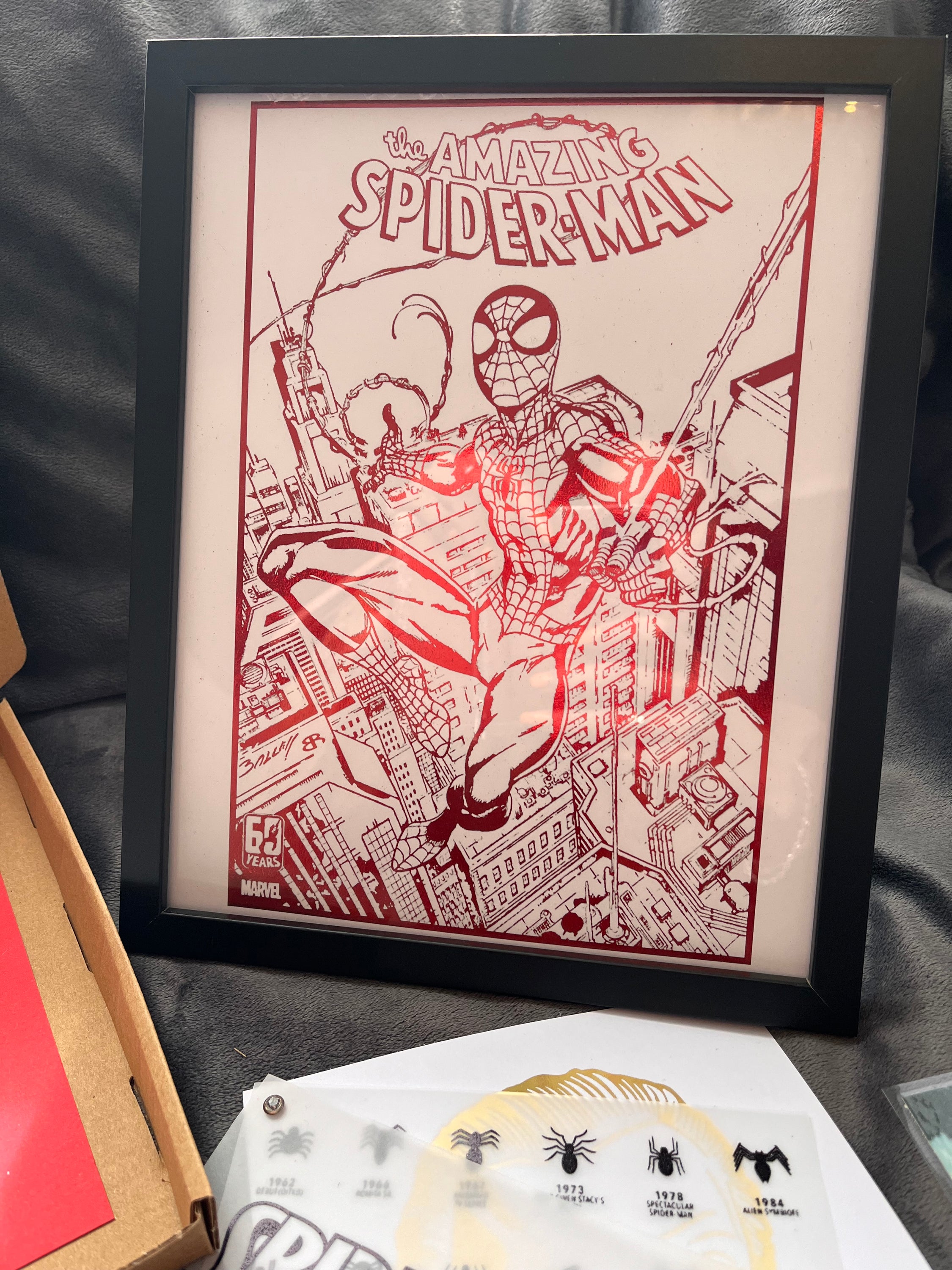 Ultimate Spider-Man Gift Set featuring framed comic print, bookmark, keyring, coaster, jigsaw puzzle, and collectible papers.