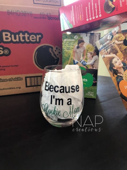 Stemless wine glass with 'Because I'm A Cookie Mom' design, perfect for wine lovers and cookie enthusiasts.