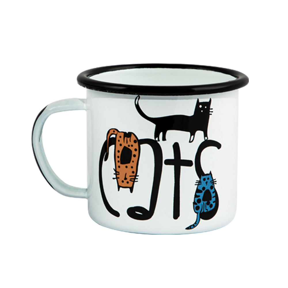 Biggdesign Cats Emaille Mug Set mit buntem Katzenmuster, bestehend aus zwei Tassen, ideal für heiße und kalte Getränke.