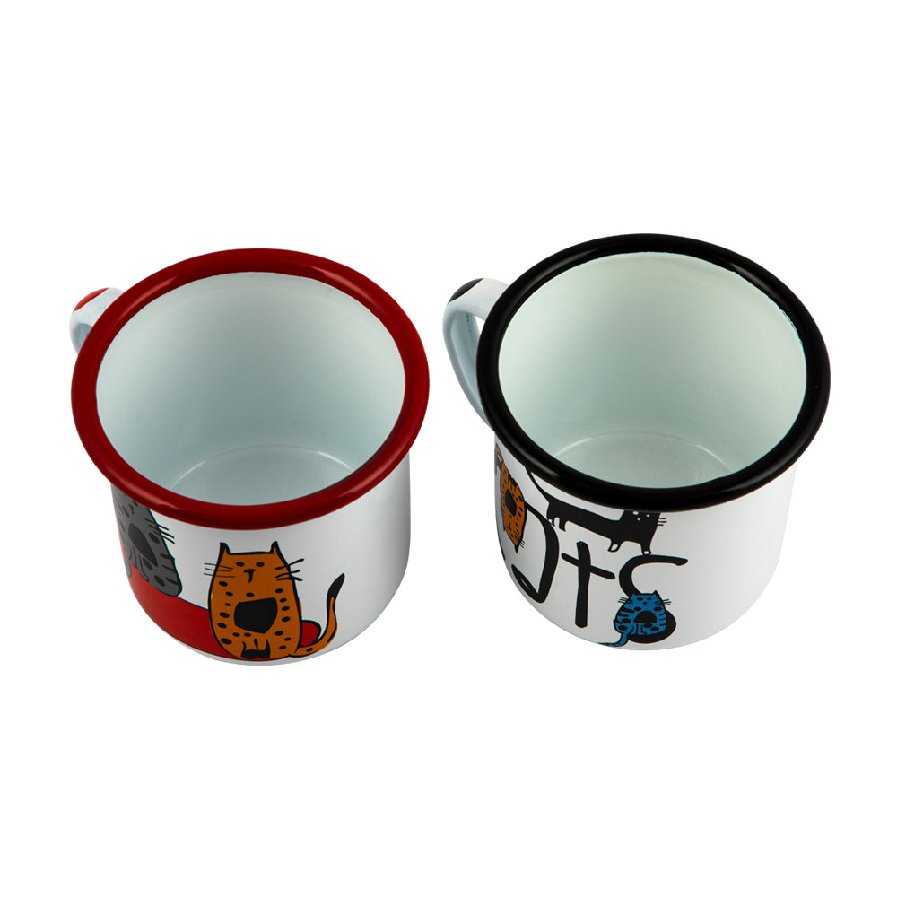 Biggdesign Cats Emaille Mug Set mit buntem Katzenmuster, bestehend aus zwei Tassen, ideal für heiße und kalte Getränke.