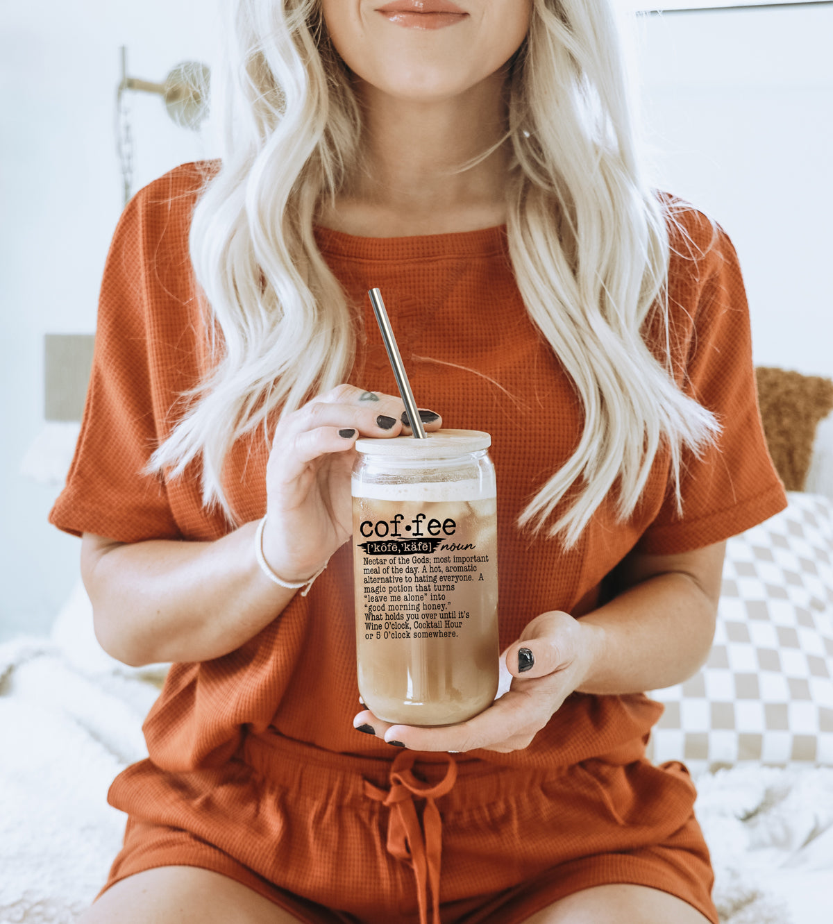 Coffee Definition Set featuring high borosilicate glass cups with bamboo lids and stainless steel straws, perfect for hot and cold beverages.