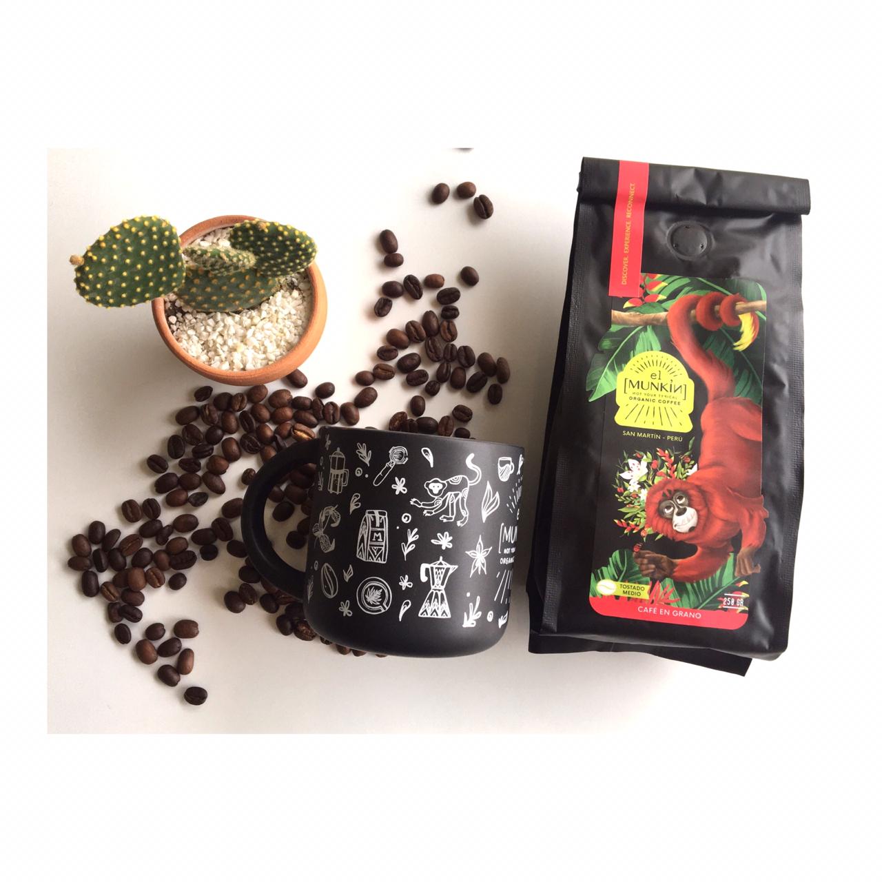 A bag of El Munkin Kaffee showcasing its rich, aromatic coffee beans sourced from San Martín, Peru.