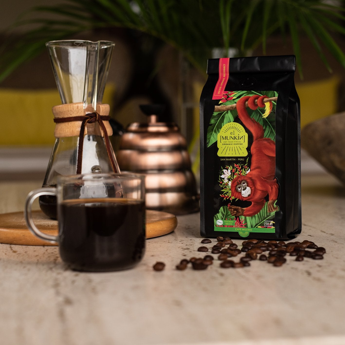 A bag of El Munkin Kaffee showcasing its rich, aromatic coffee beans sourced from San Martín, Peru.