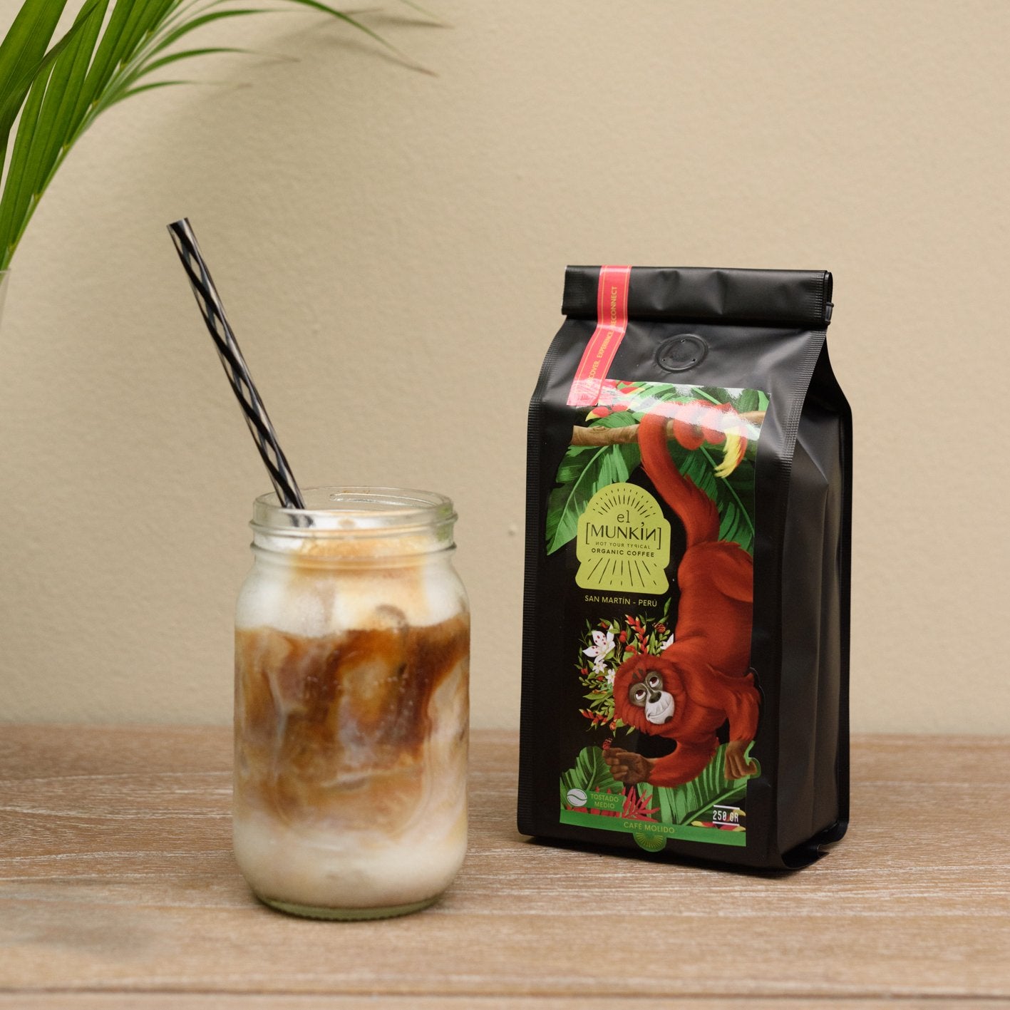 A bag of El Munkin Kaffee showcasing its rich, aromatic coffee beans sourced from San Martín, Peru.