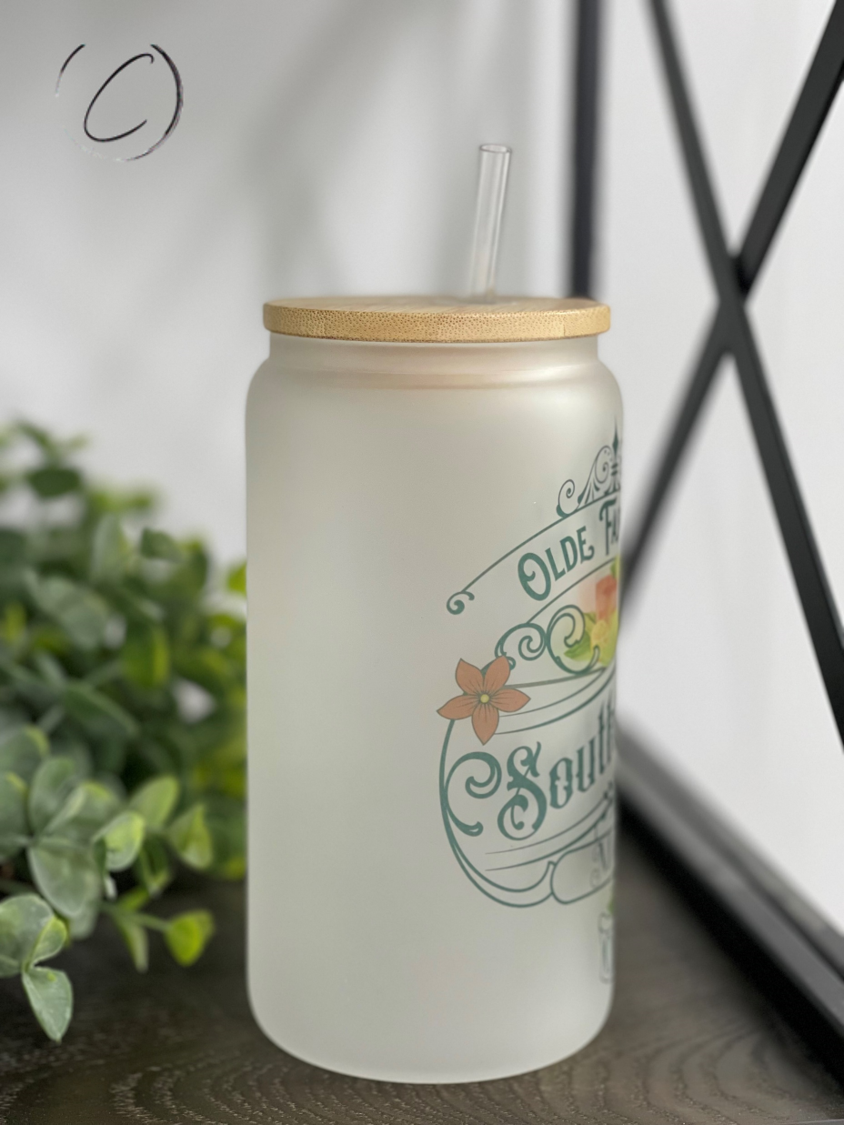 A stylish 16oz Libbey Glass tumbler designed for Olde Fashioned Southern Sweet Tea, featuring a frosted appearance and a reusable straw.