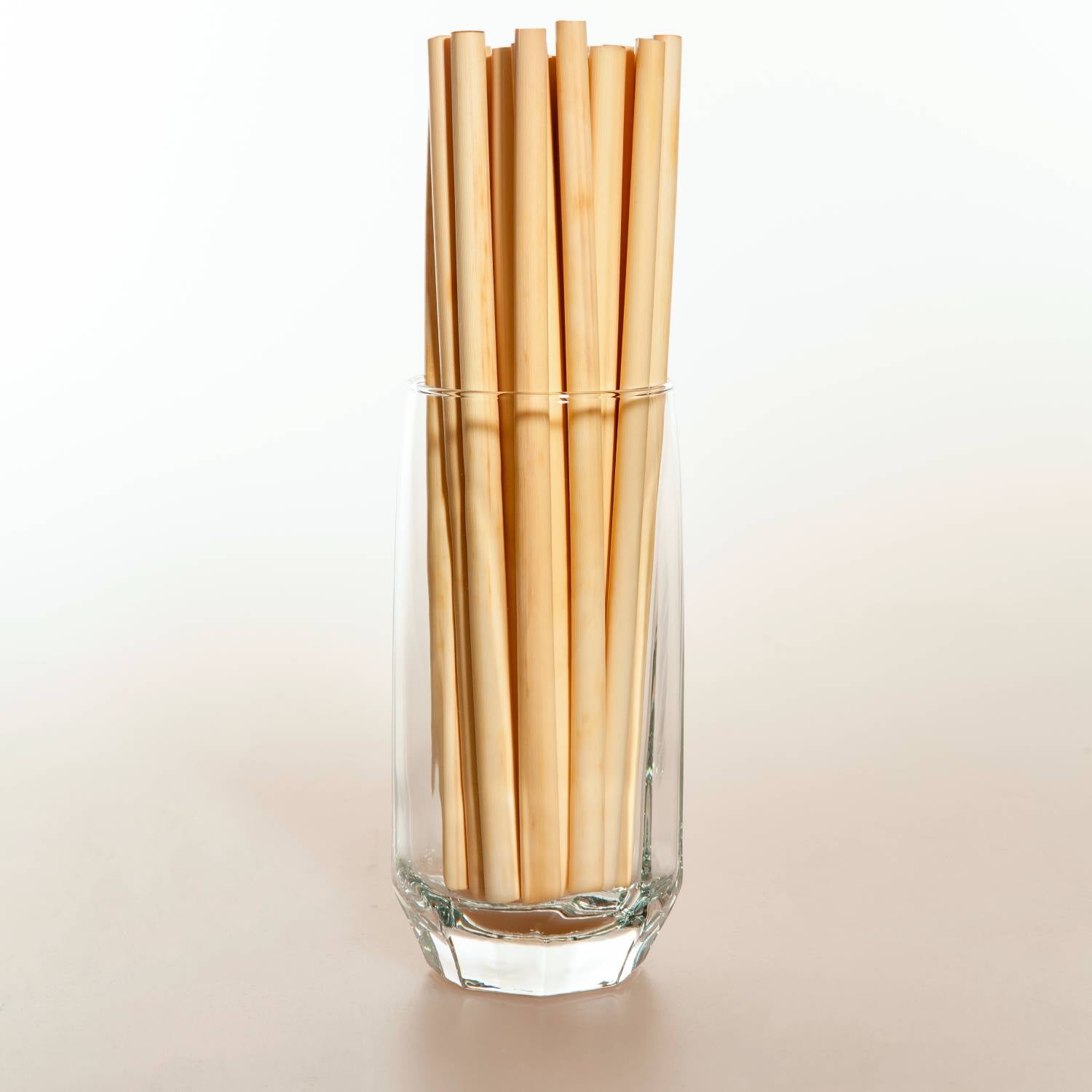 A pack of REED STRAWS M - MEDIUM STANDARD made from natural reed, showcasing their eco-friendly design and biodegradable material.