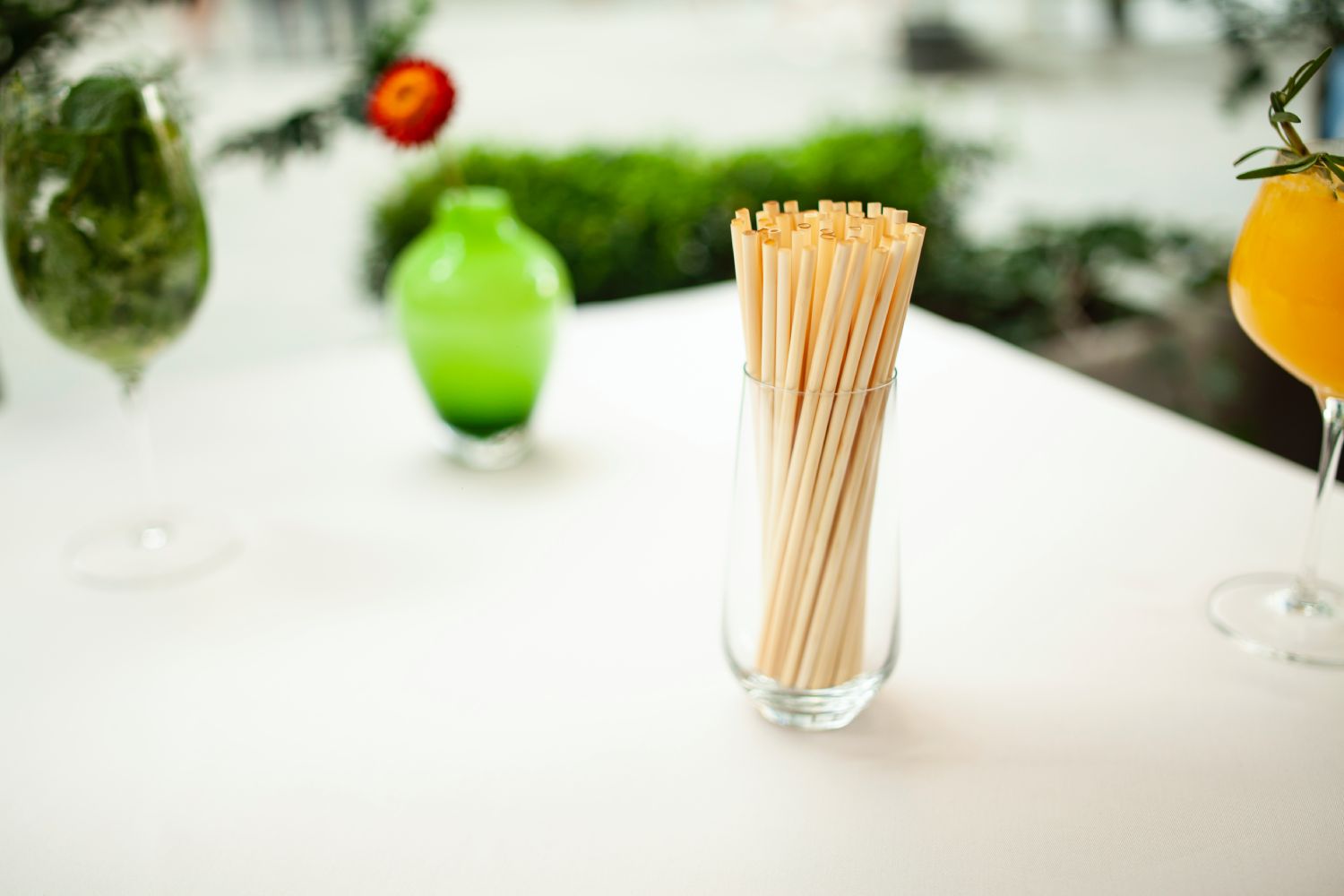 A pack of REED STRAWS S - SLIM SHORT made from natural reed, showcasing their eco-friendly design and slim profile.