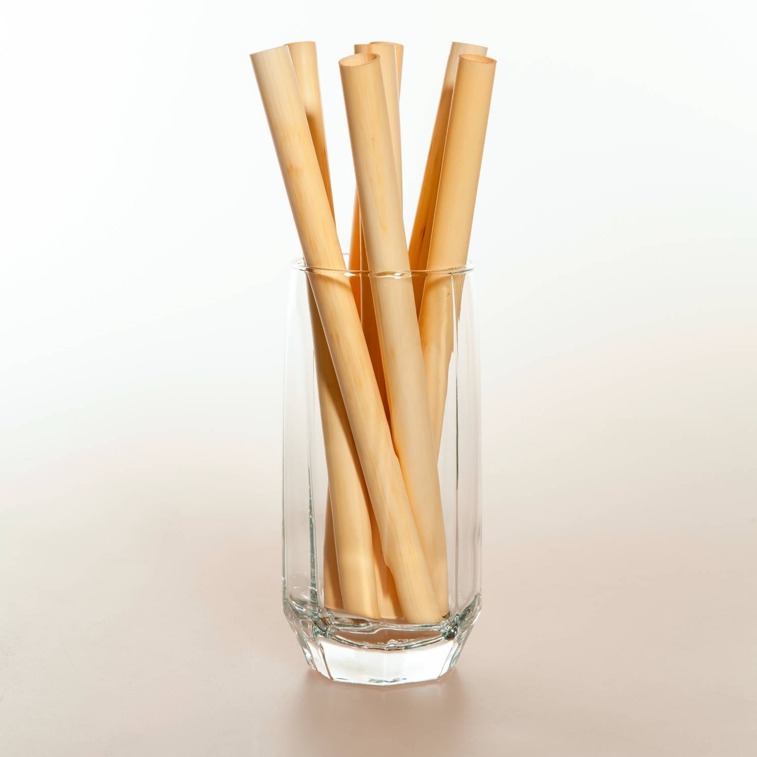 REED STRAWS XL - EXTRA LARGE made from natural reed, perfect for bubble tea and other beverages, showcasing their eco-friendly design.