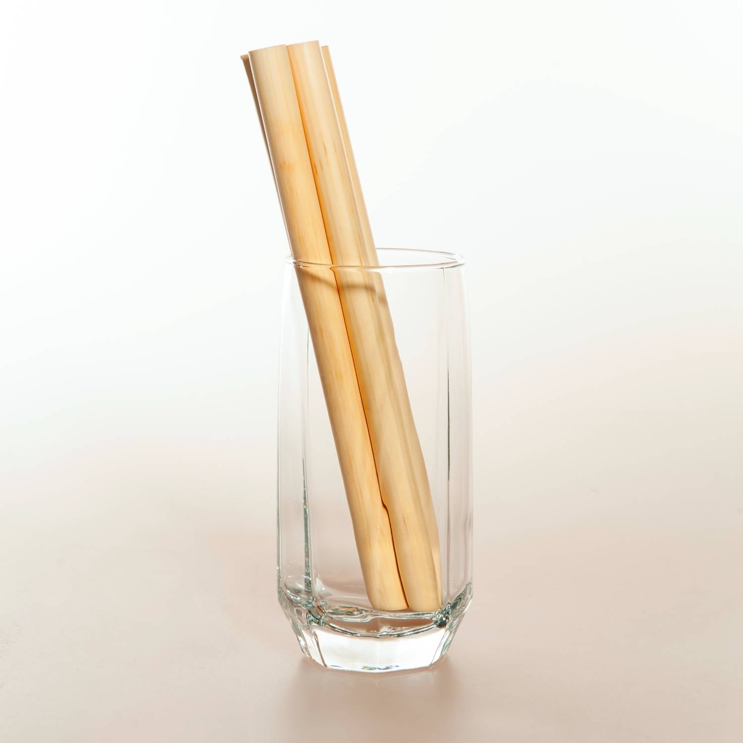 REED STRAWS XL - EXTRA LARGE made from natural reed, perfect for bubble tea and other beverages, showcasing their eco-friendly design.