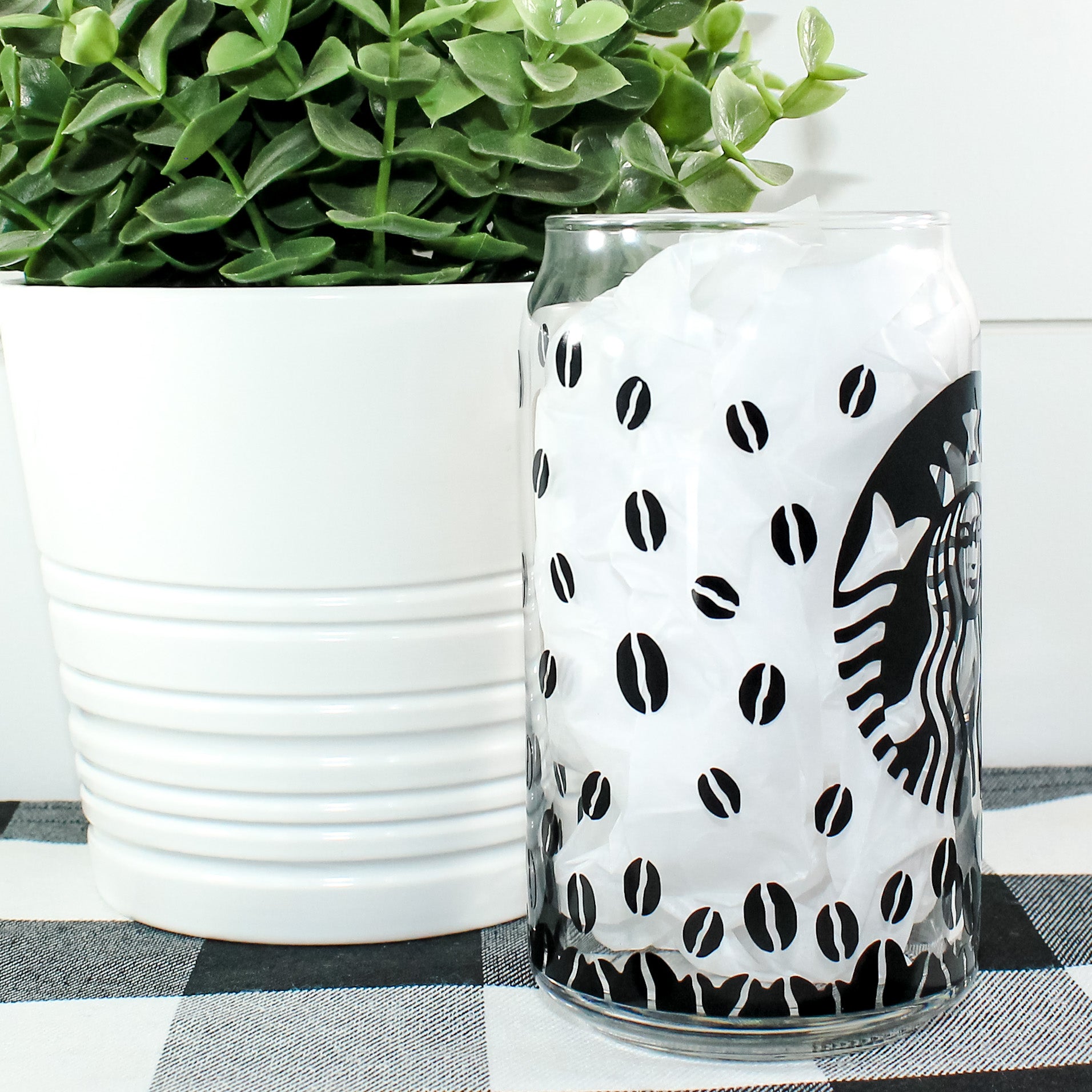 Starbucks Coffee Wrap Can Glass with vibrant design, perfect for beverages.