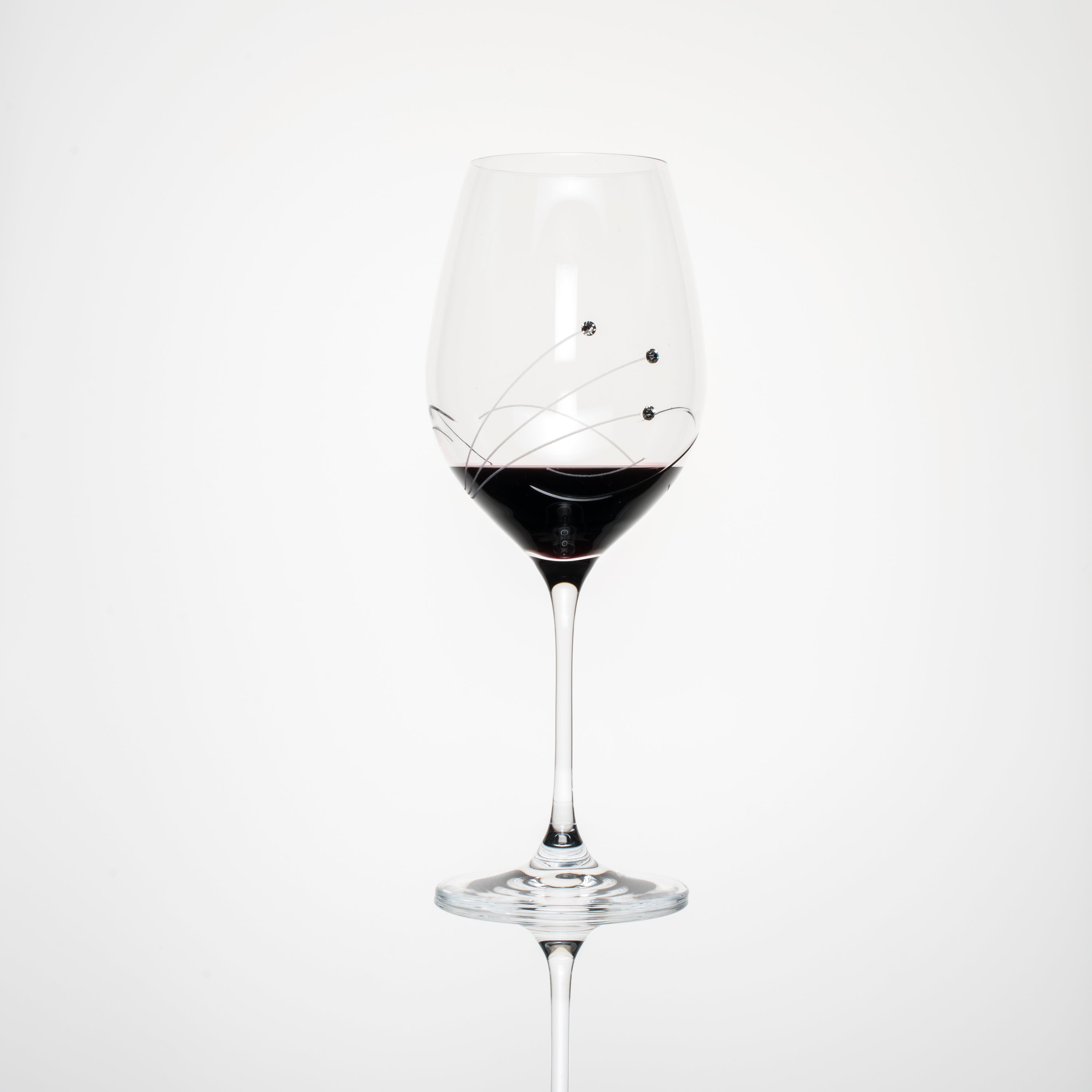 Set of 2 elegant Wine Waves Red Wine Glasses with Swarovski crystals in a gift box, showcasing exquisite hand-cut designs.