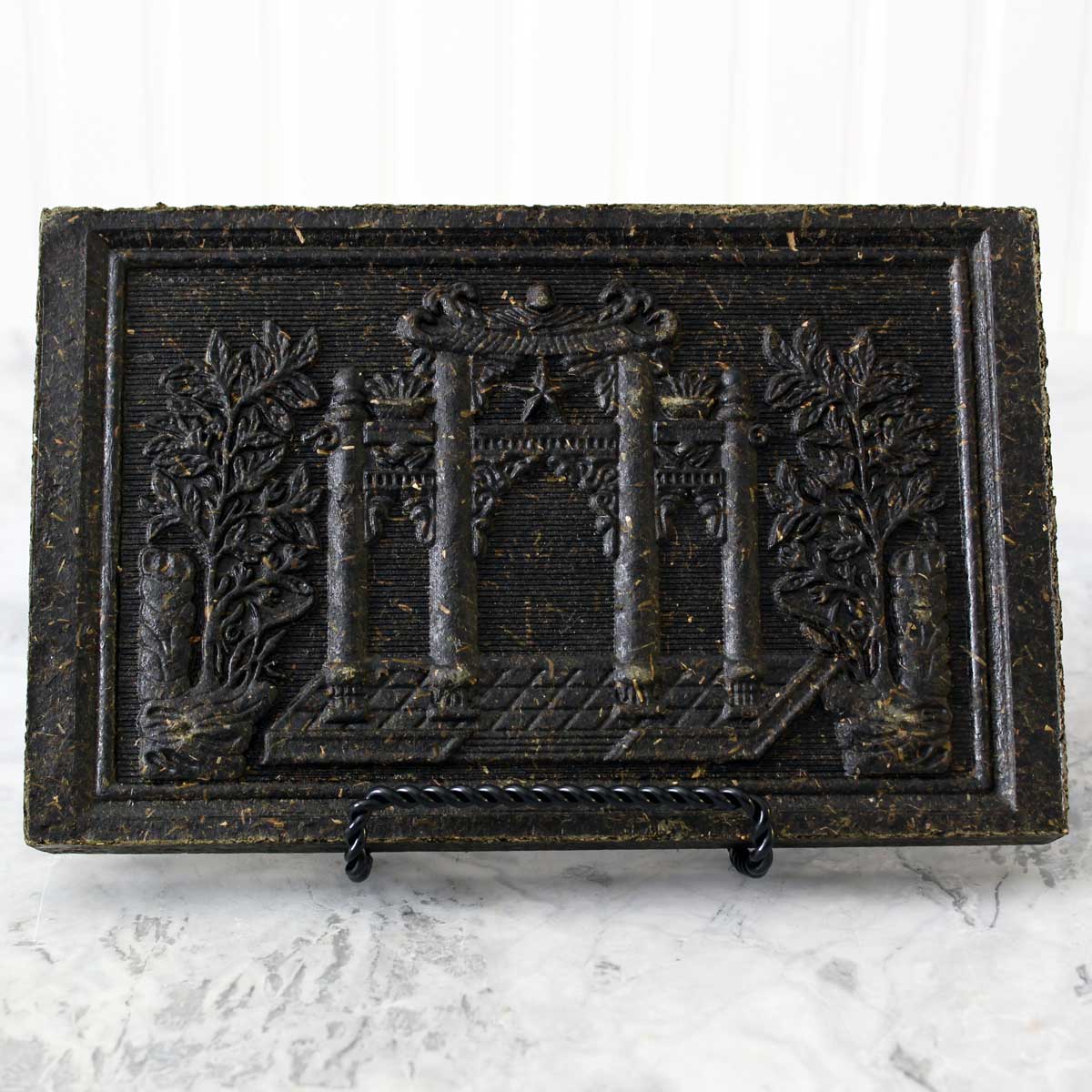 A beautifully designed Black Tea Brick featuring intricate gate patterns, ideal for brewing gourmet tea.