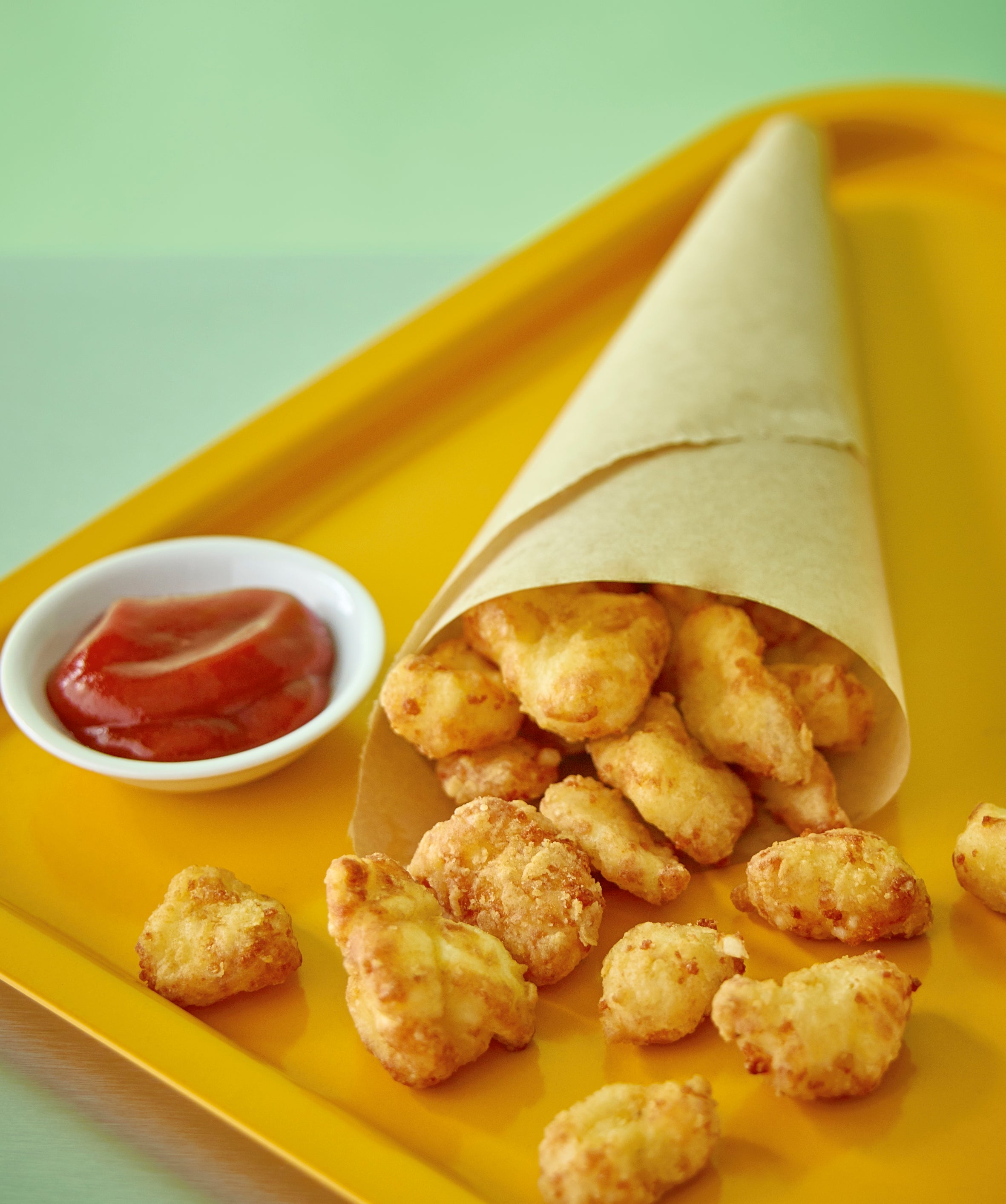 A close-up of fresh white cheese curds, showcasing their irregular shapes and creamy texture, perfect for snacking or cooking.