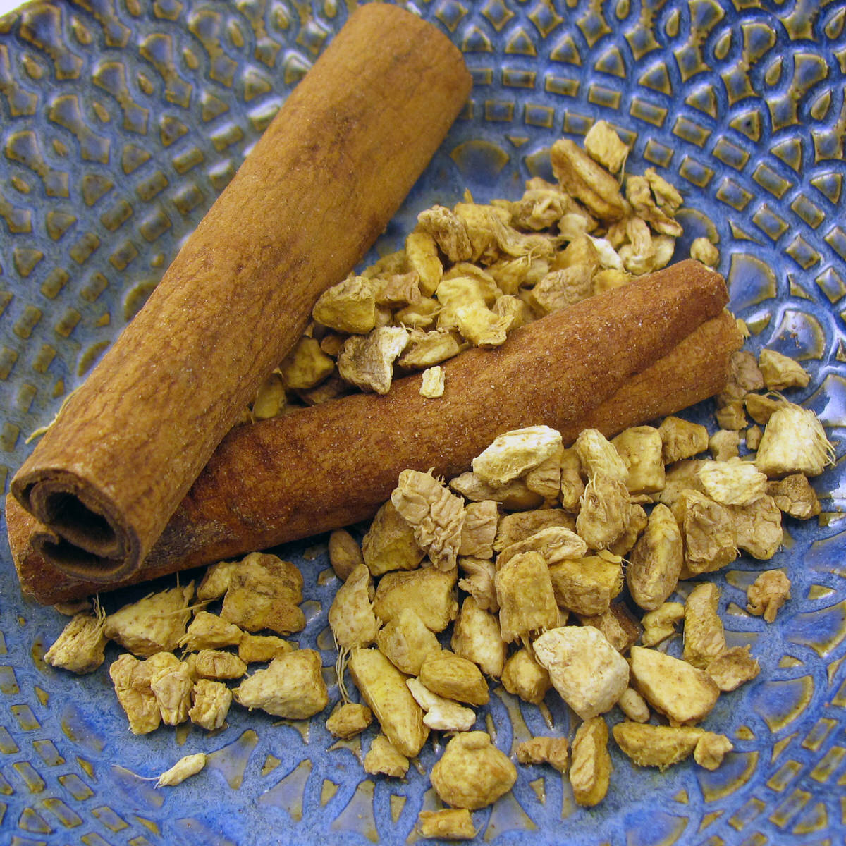 A 1-gallon package of Cider Spices Wassail featuring cinnamon sticks, ginger, and nutmeg, perfect for brewing traditional mulled cider.