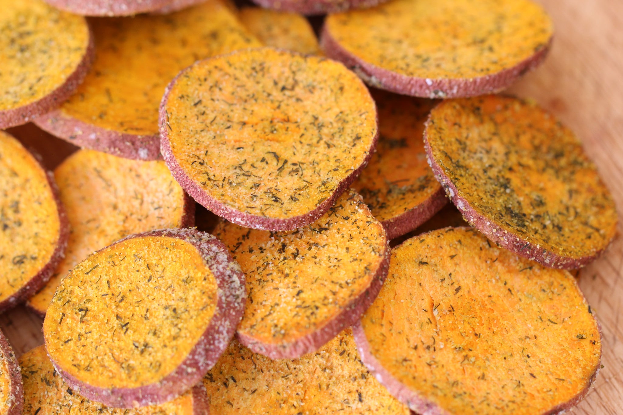 A close-up of Dill and Garlic slices, showcasing their crispy texture and seasoning of dill and garlic granules.