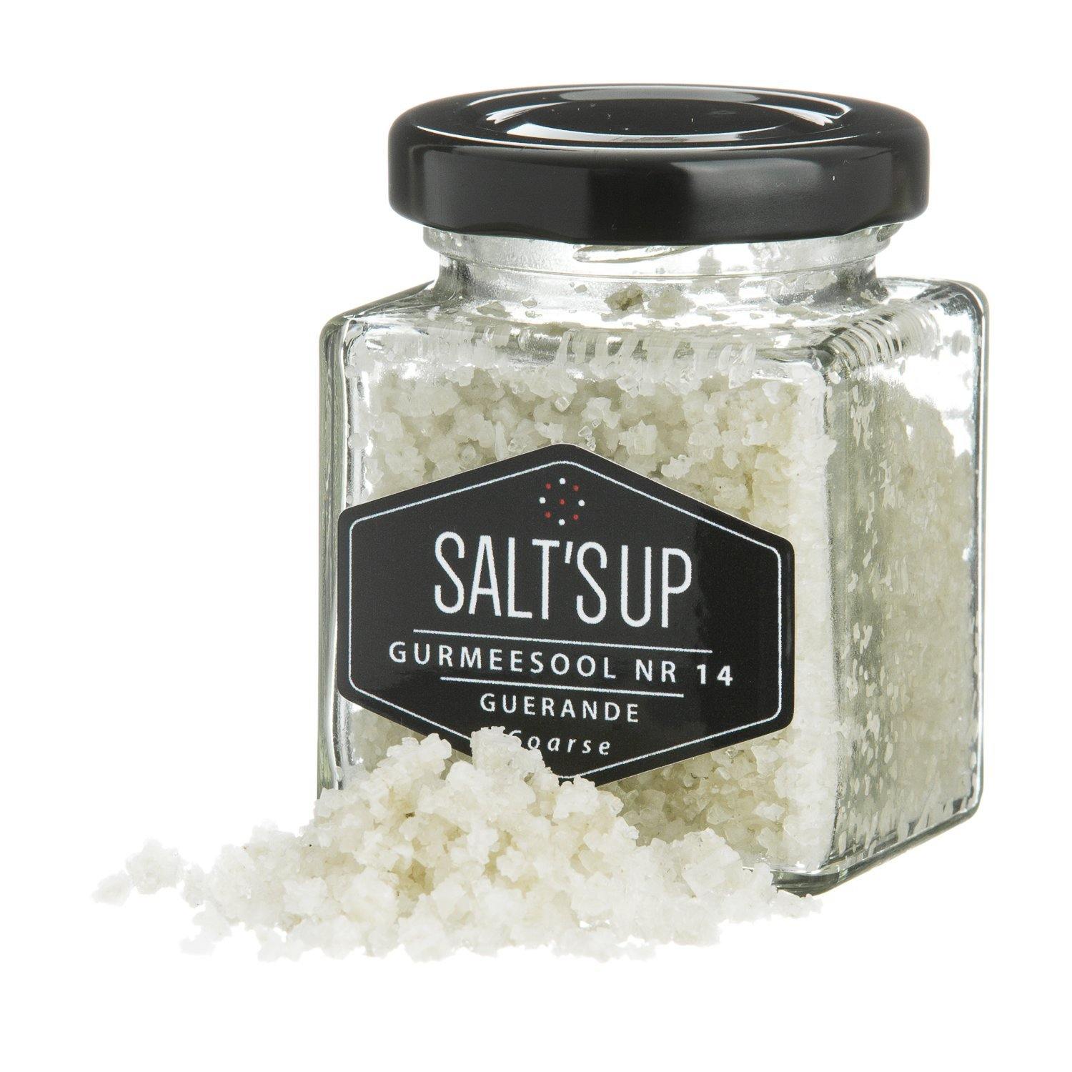 Gift box containing two gourmet salts: smoked sea salt and Guerande coarse salt, beautifully packaged for culinary enthusiasts.