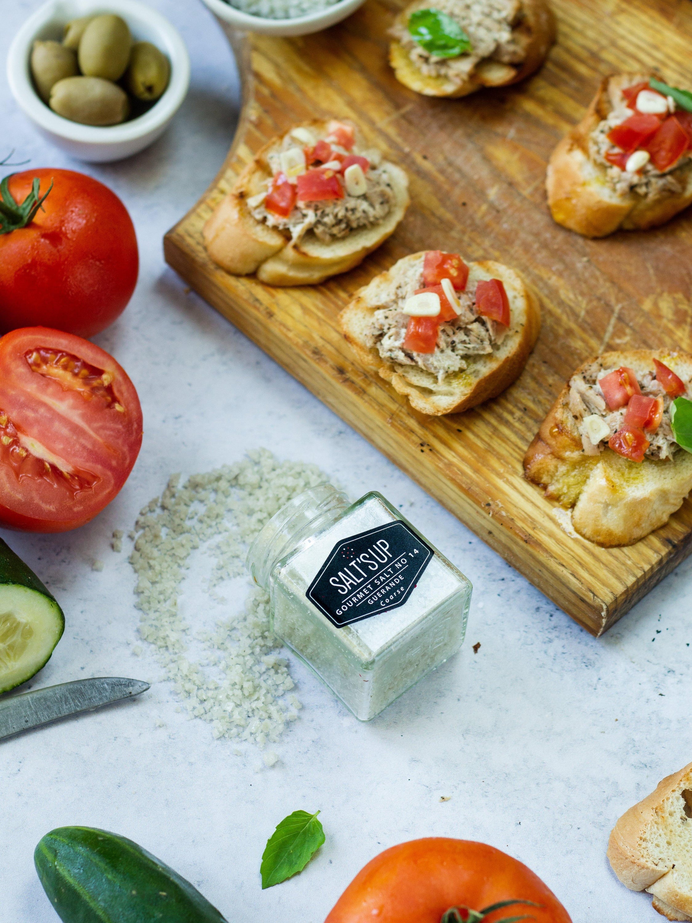 Gift box containing two gourmet salts: smoked sea salt and Guerande coarse salt, beautifully packaged for culinary enthusiasts.