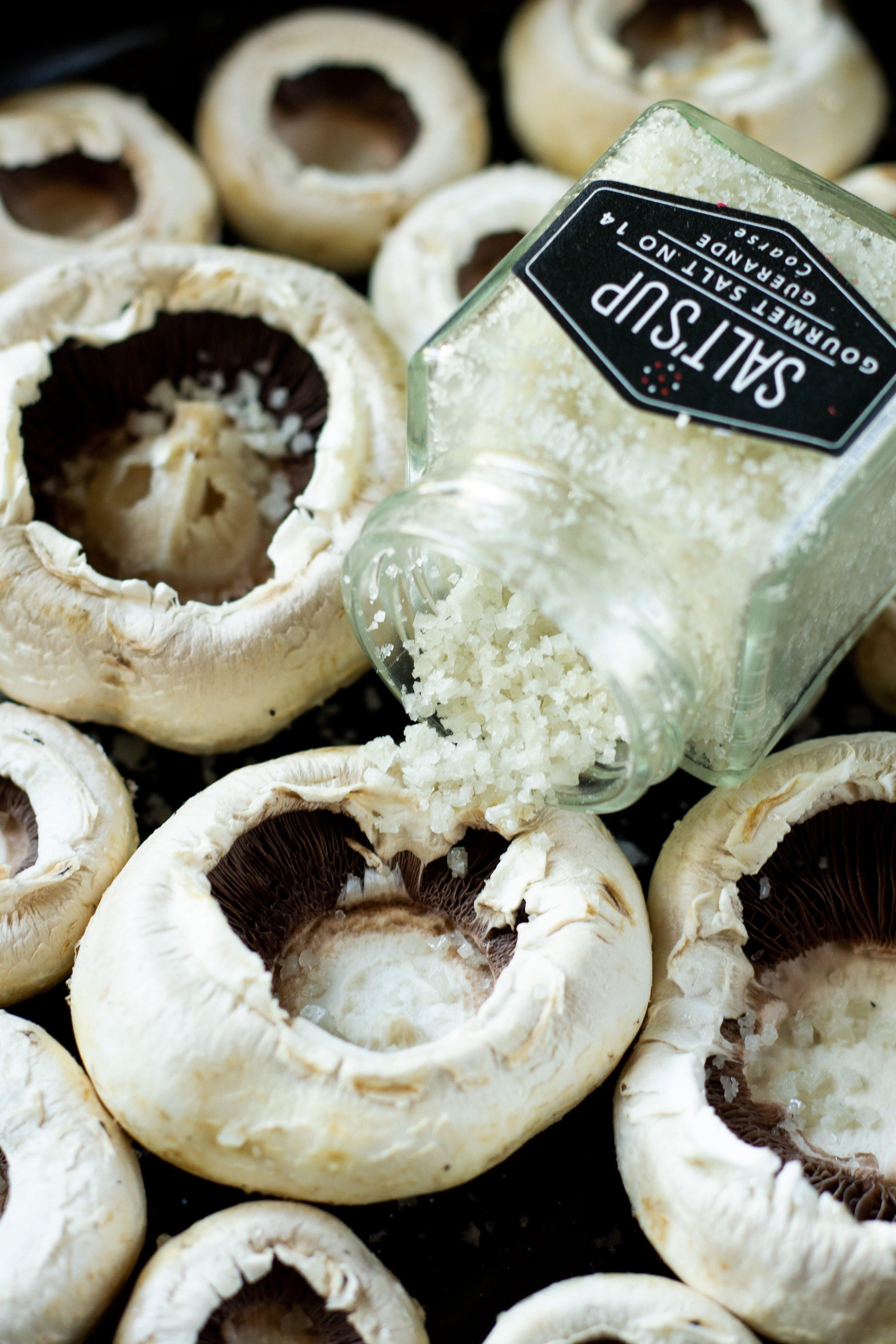 Gift box containing two gourmet salts: smoked sea salt and Guerande coarse salt, beautifully packaged for culinary enthusiasts.