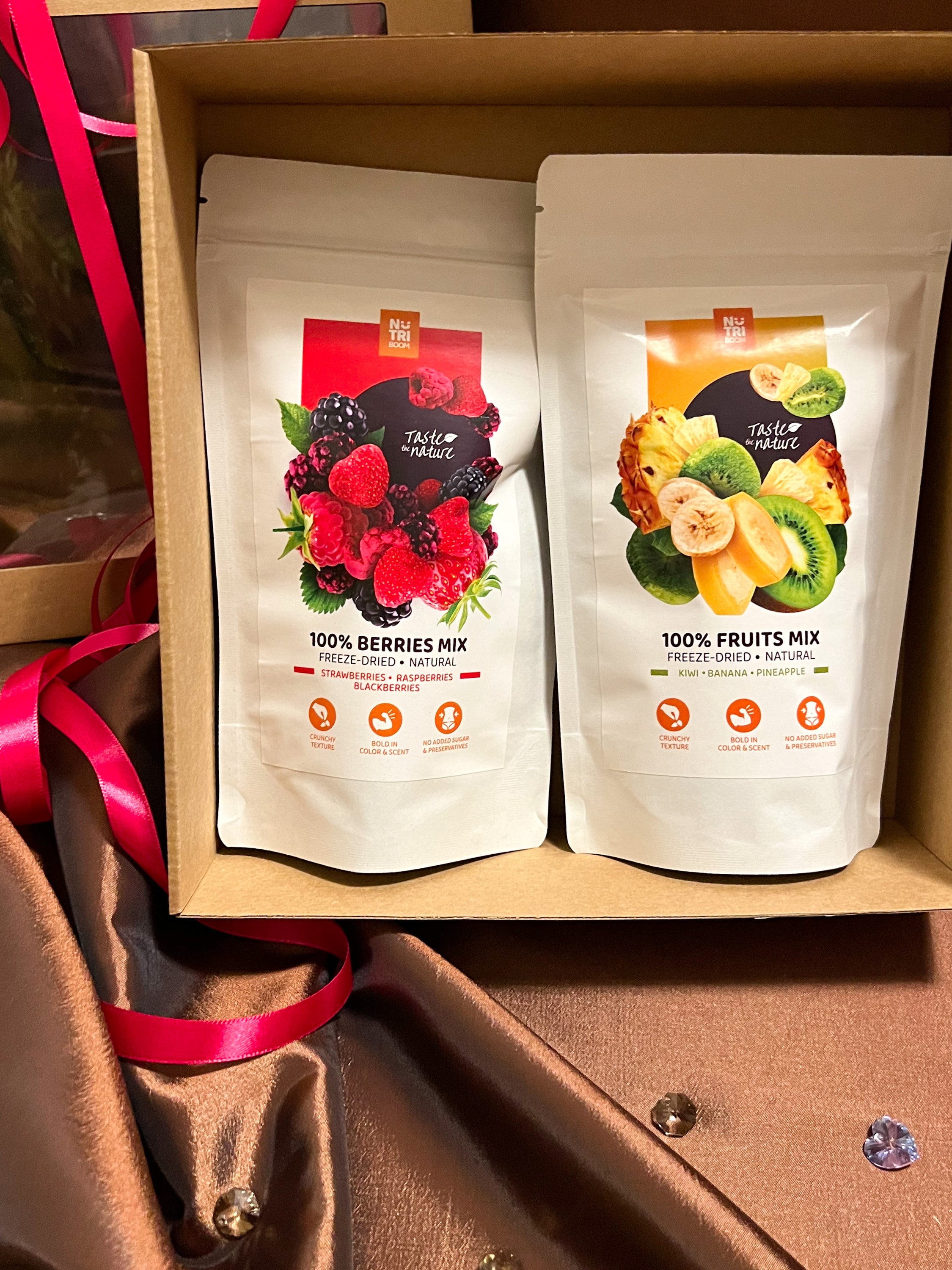 Gift Set containing Freeze Dried Berries Mix and Fruit Mix, showcasing vibrant colors and healthy ingredients.