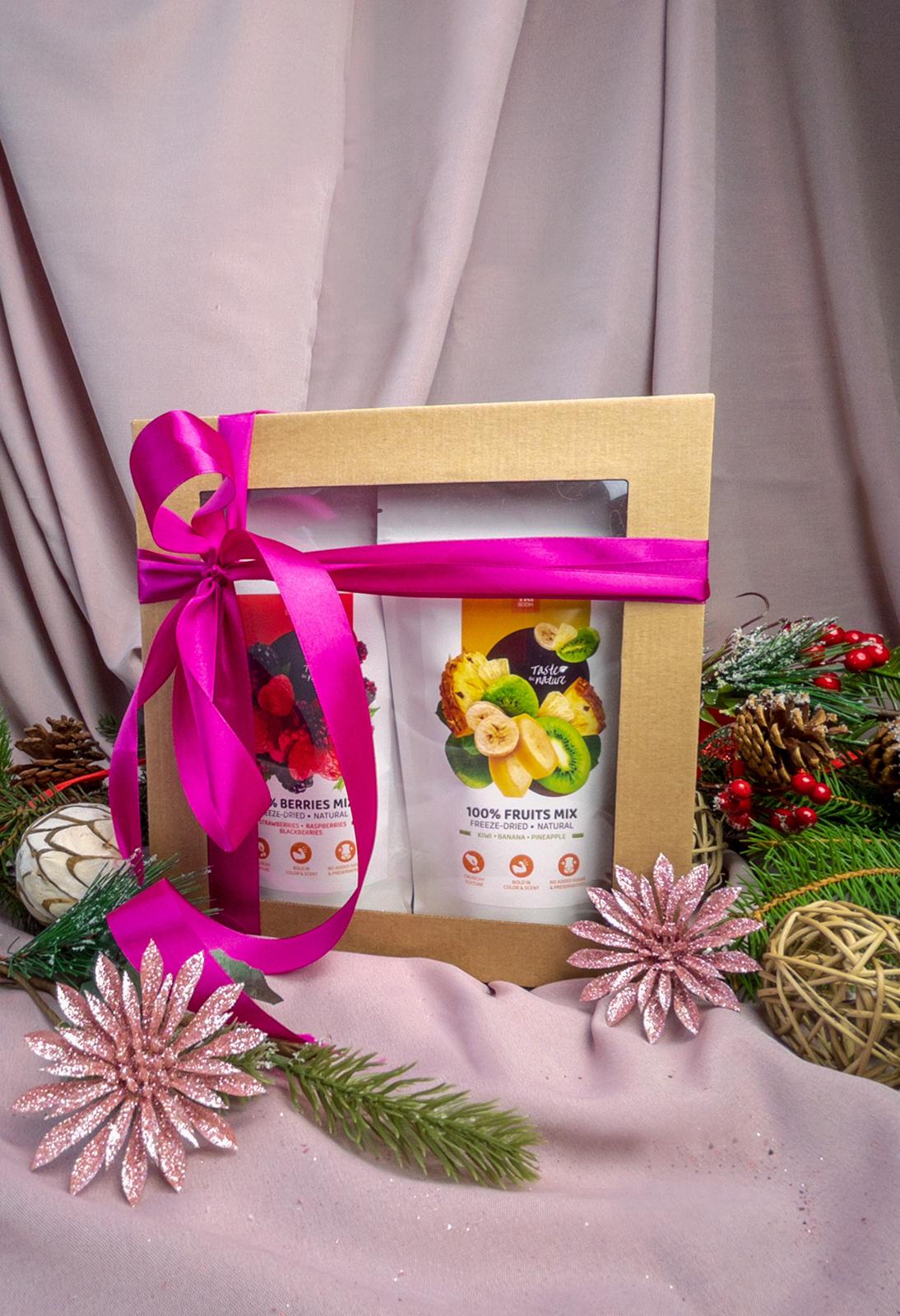 Gift Set containing Freeze Dried Berries Mix and Fruit Mix, showcasing vibrant colors and healthy ingredients.