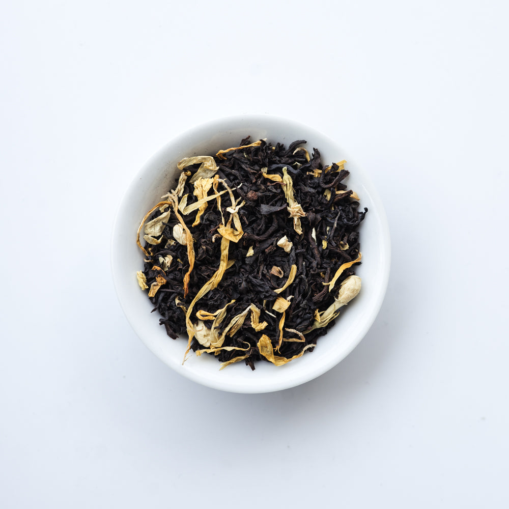 Looseleaf Starter Pack featuring three tea blends: Peach Rooibos, Strawberry Green Tea, and Vanilla Cream Black, with optional infuser bottle.