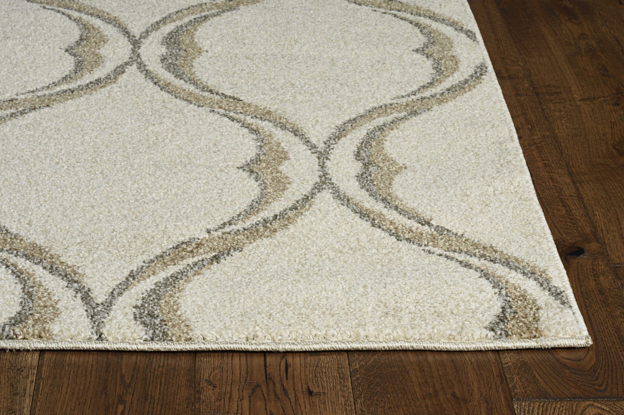 A stylish 2x3 sand wavy line pattern accent rug, showcasing elegant design suitable for indoor and outdoor use.