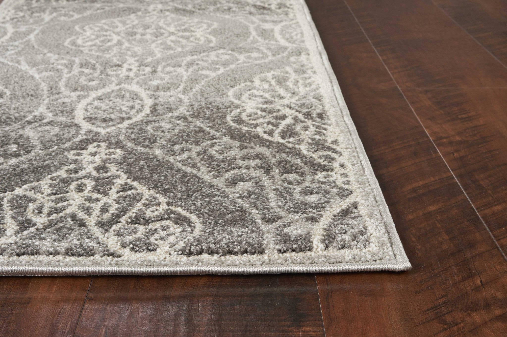 2x4 Silver Grey Machine Woven UV Treated Floral Ogee rug, showcasing elegant floral pattern and durable polypropylene material.