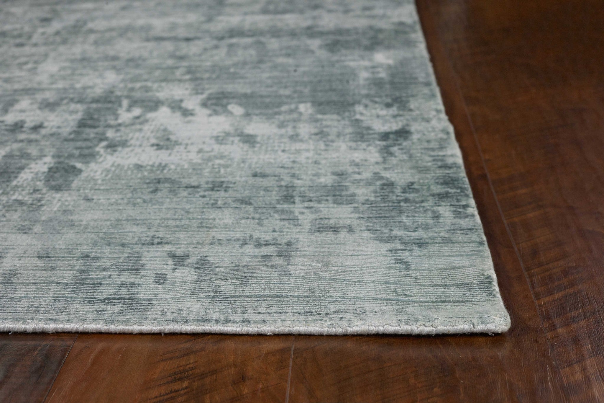 5x7 Viscose Dew Area Rug featuring a beautiful dew landscape design in grey tones, hand-loomed for quality and style.