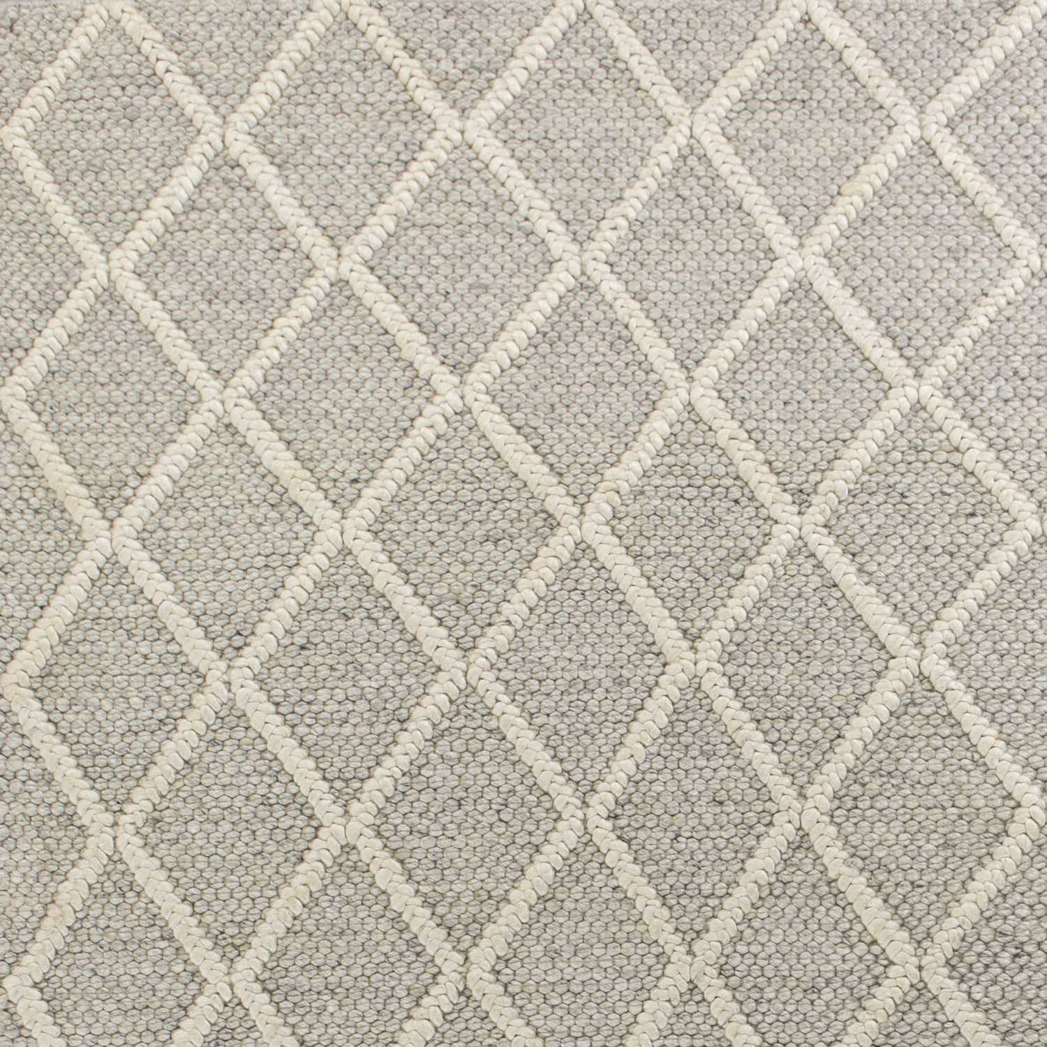 5x7 wool grey area rug featuring a diamond pattern, perfect for contemporary home decor.