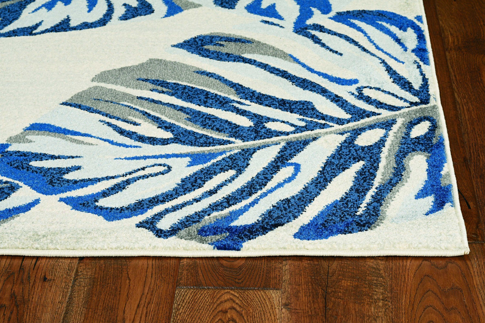 5x8 grey blue machine woven tropical indoor area rug with intricate designs, perfect for enhancing home decor.