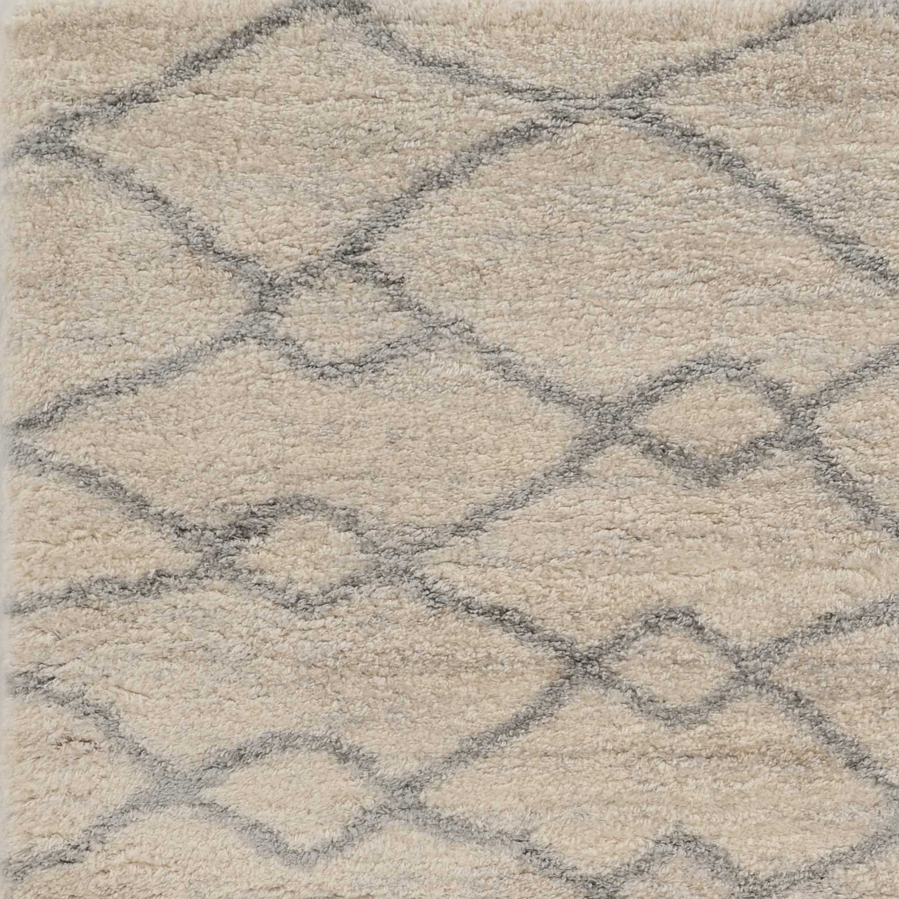 5x8 ivory grey machine woven chain link indoor area rug showcasing a contemporary design with soft patterns.