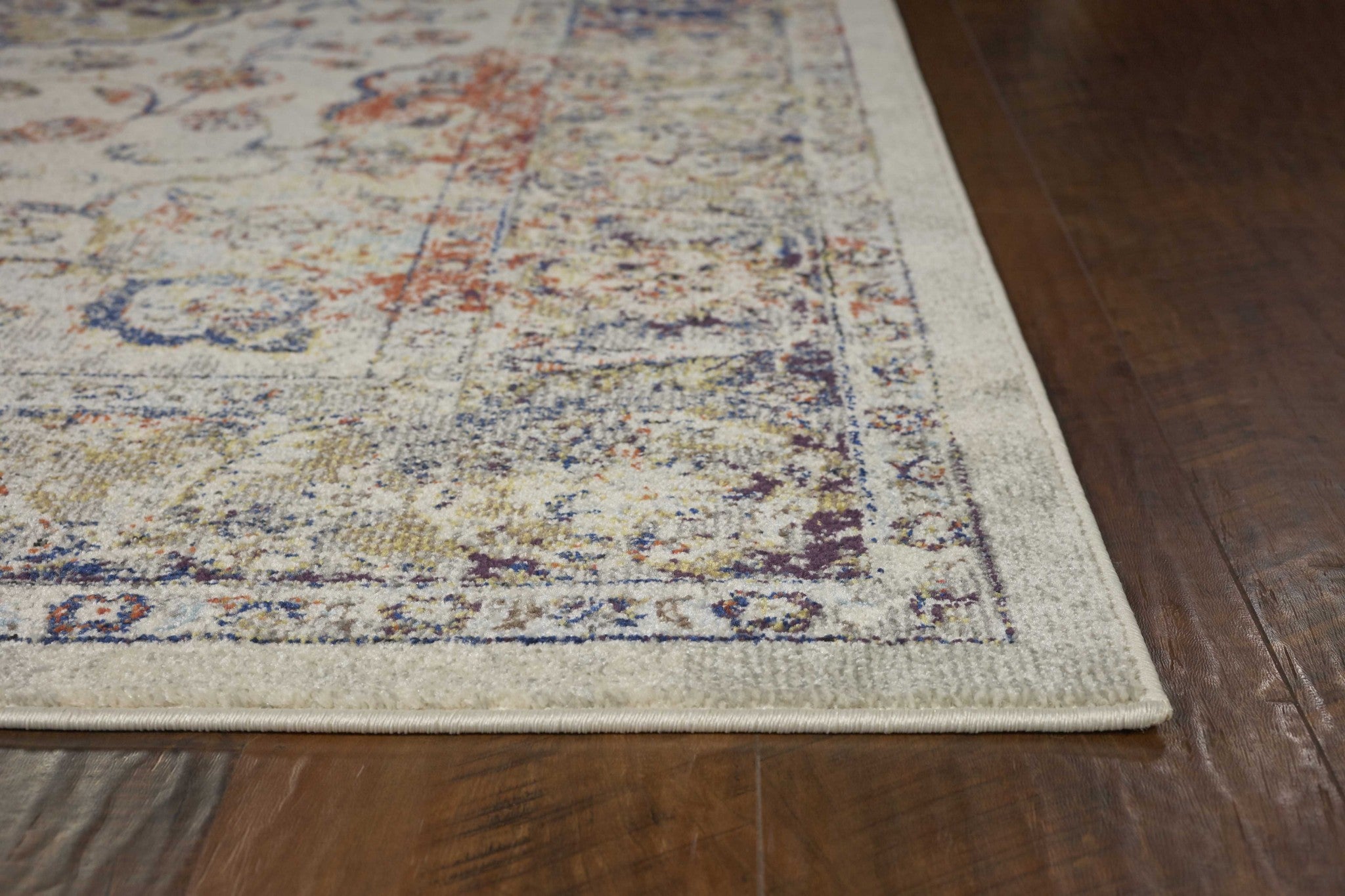 5x8 ivory machine woven traditional floral medallion rug, showcasing intricate floral patterns and a soft texture.