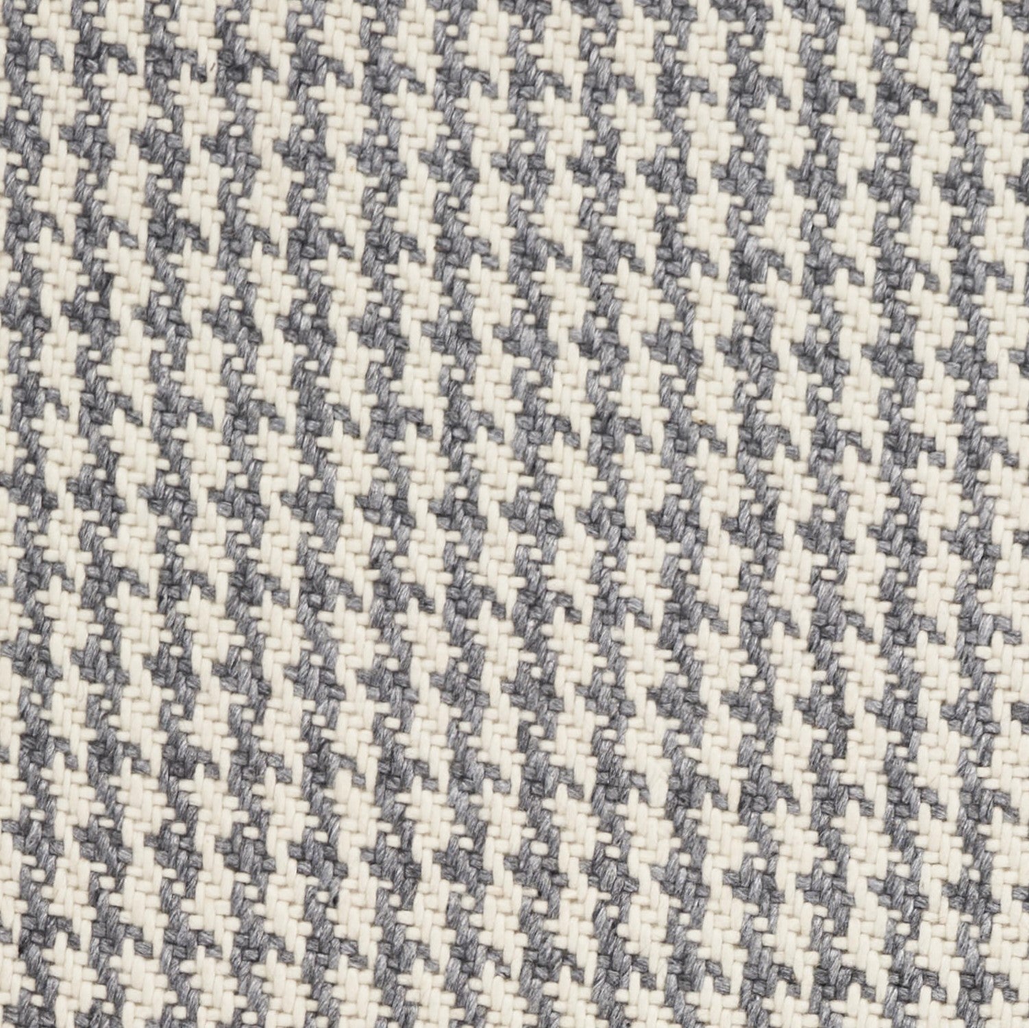 A luxurious 7x9 inches wool area rug in ivory and grey houndstooth pattern, featuring braided fringe for a modern touch.