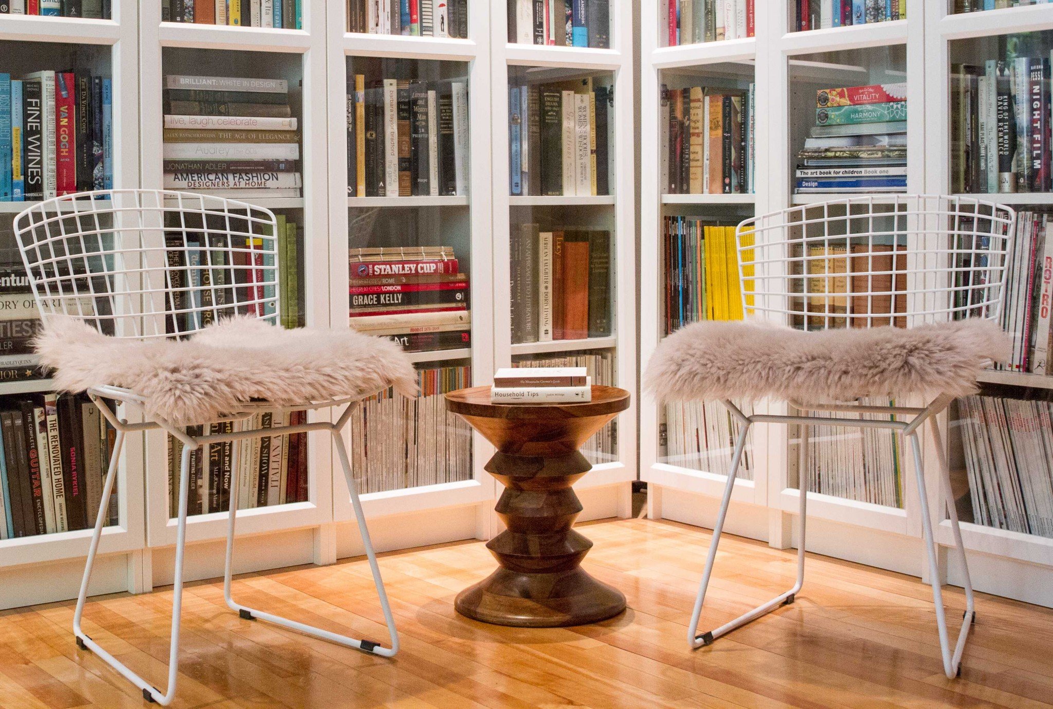 Luxurious white natural sheepskin chair seat cover showcasing its soft texture and elegant design, perfect for enhancing home decor.