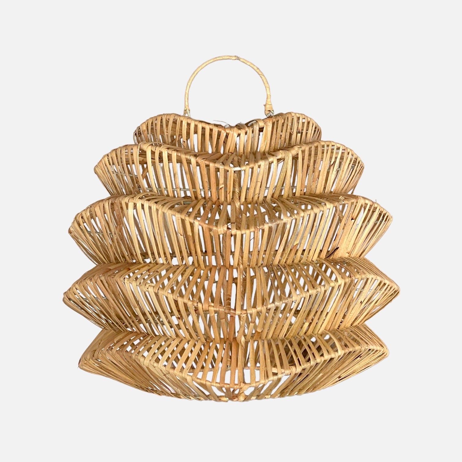 Abajur em Rattan Akrema, a natural rattan lampshade with intricate patterns, perfect for adding a boho vibe to any room.